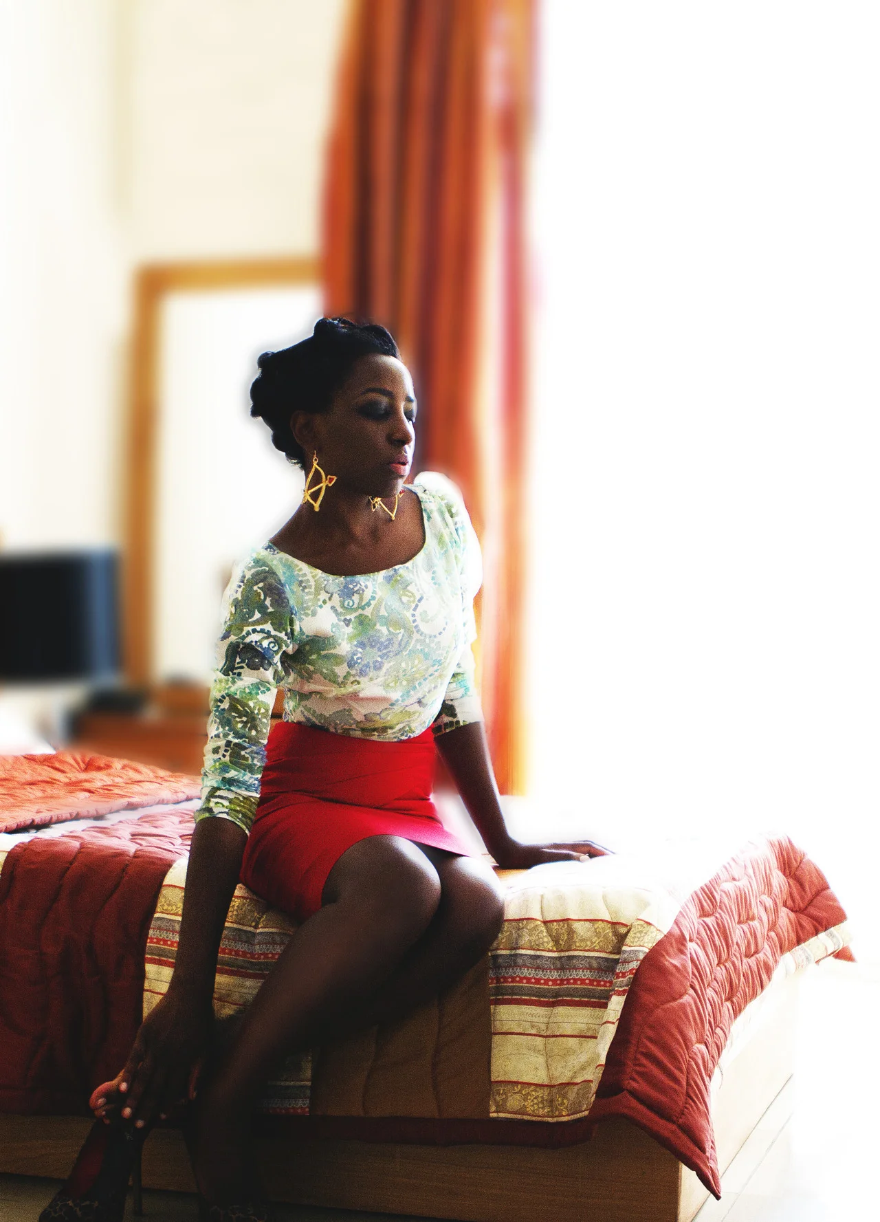 obsidianfashion:

Oreka Godis in Obsidian (L’Espace Ad)

Picture from the L'Espace TVC