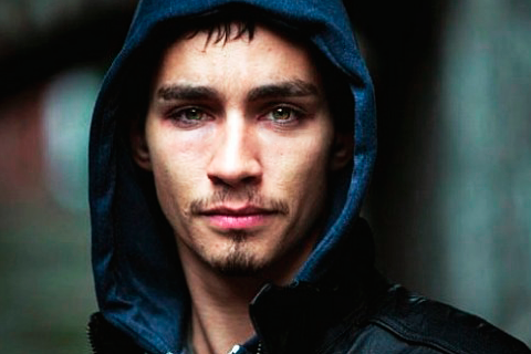 Misfits is just not the same without Robert Sheehan. 