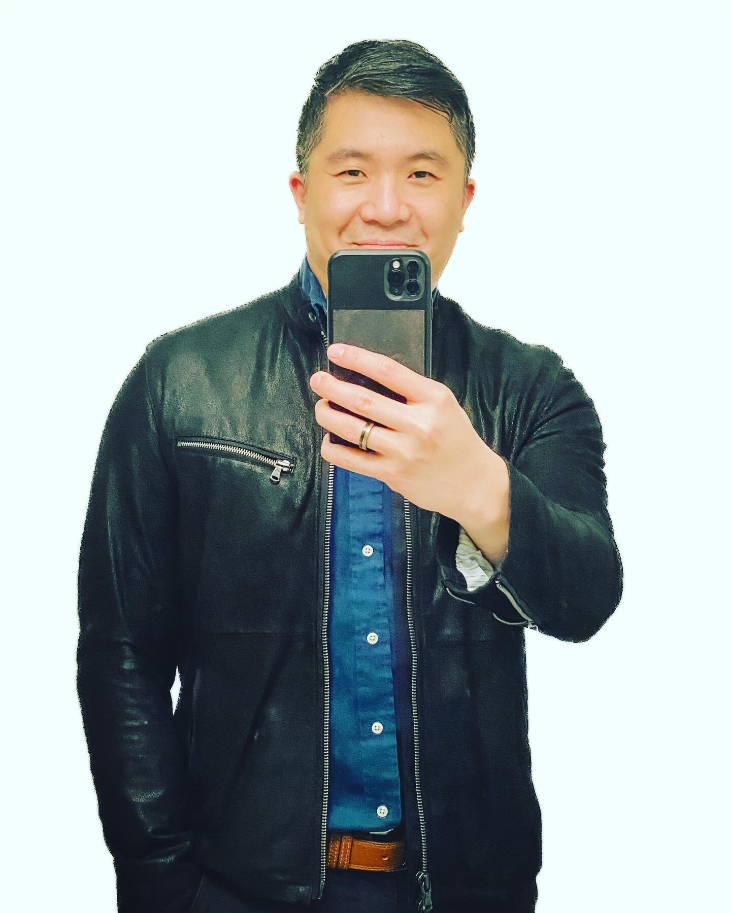 Hello there. 👋 My &ldquo;Welcome to the Matrix&rdquo; selfie. This was just before going out to the Vancouver Orpheum to watch @yujawang.official play!  TLDR she was amazing and generous with multiple encores!. Oh also, I think she&rsquo;s an AI fro
