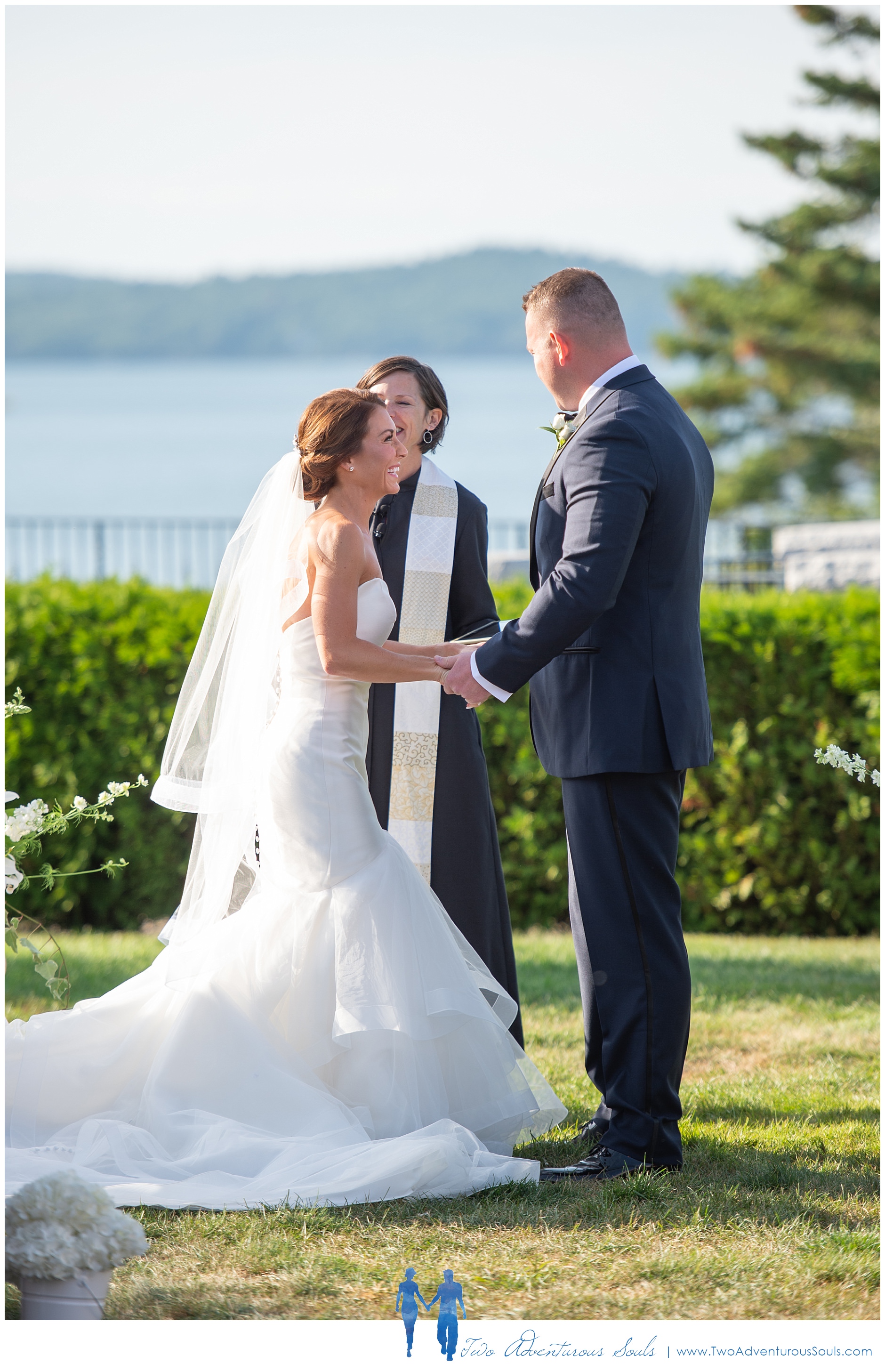 090218+-+Megan+&+Jason+-+sneaks-86_Bar+Harbor+Wedding+Photographers,+Destination+Wedding+Photographers.jpg