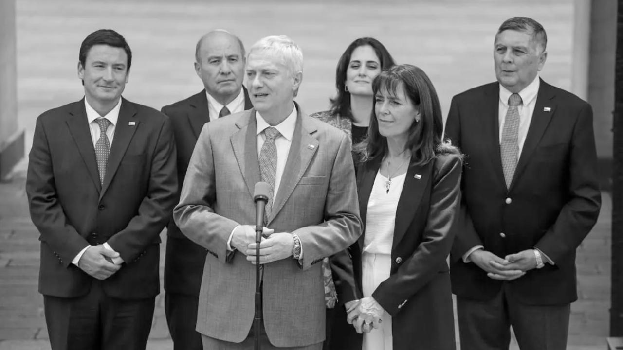  Cristóbal Huneeus y Claudio Alvarado analizan la contingencia nacional