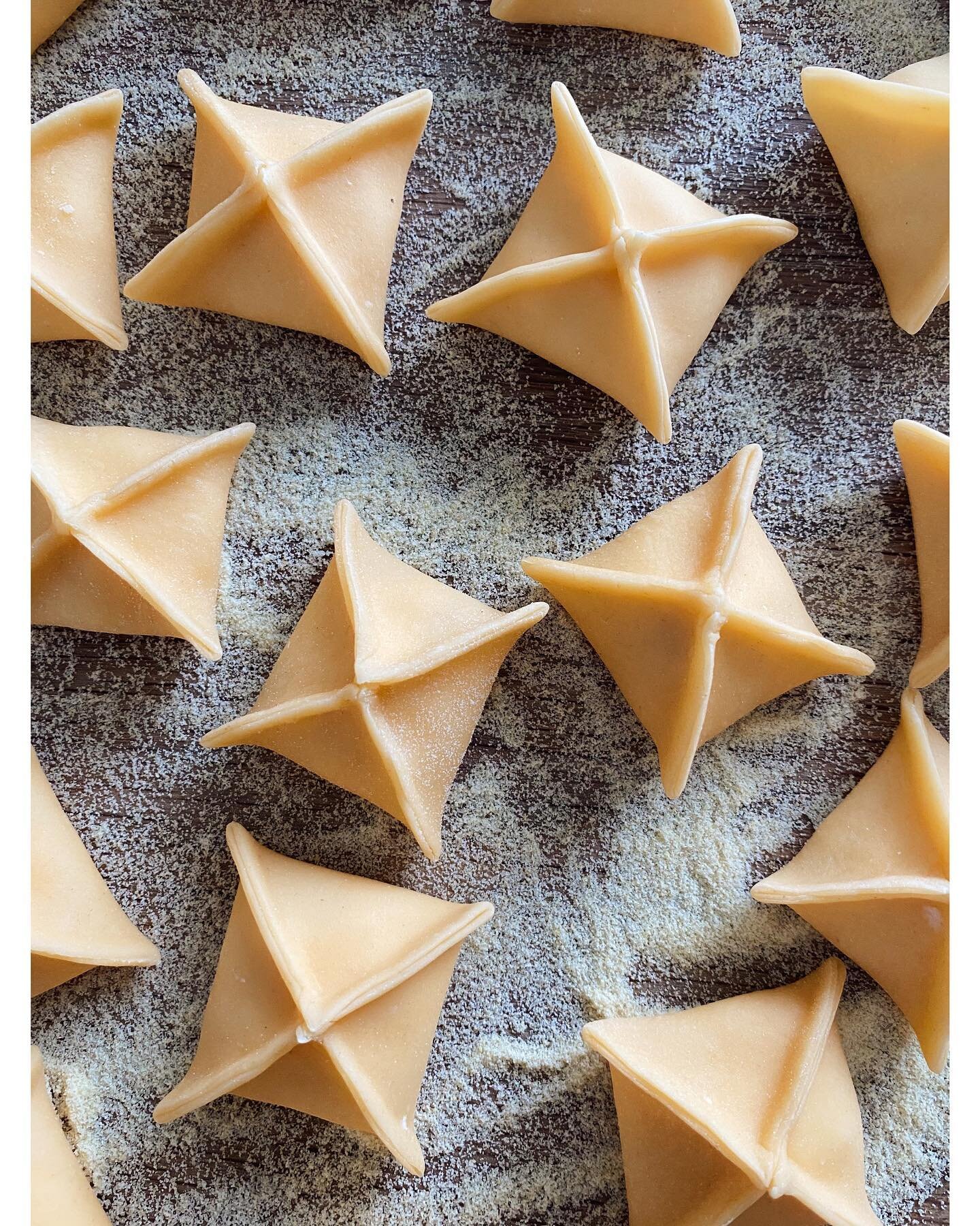 Sunday&rsquo;s pasta making session involved using up all the leftover cheese in the fridge to stuff inside these glorious pasta shapes. They&rsquo;re filled with mozzarella, ricotta, mascarpone, pecorino and parmesan. Plus a generous zesting of lemo