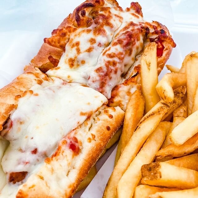 PARMESAN DREAMS 🧀 This chicken parm sandwich from @mariosbigpizza is the correct answer for dinner. Or lunch. Or 2nd lunch. I dunno, do you, times are weird. 🍕