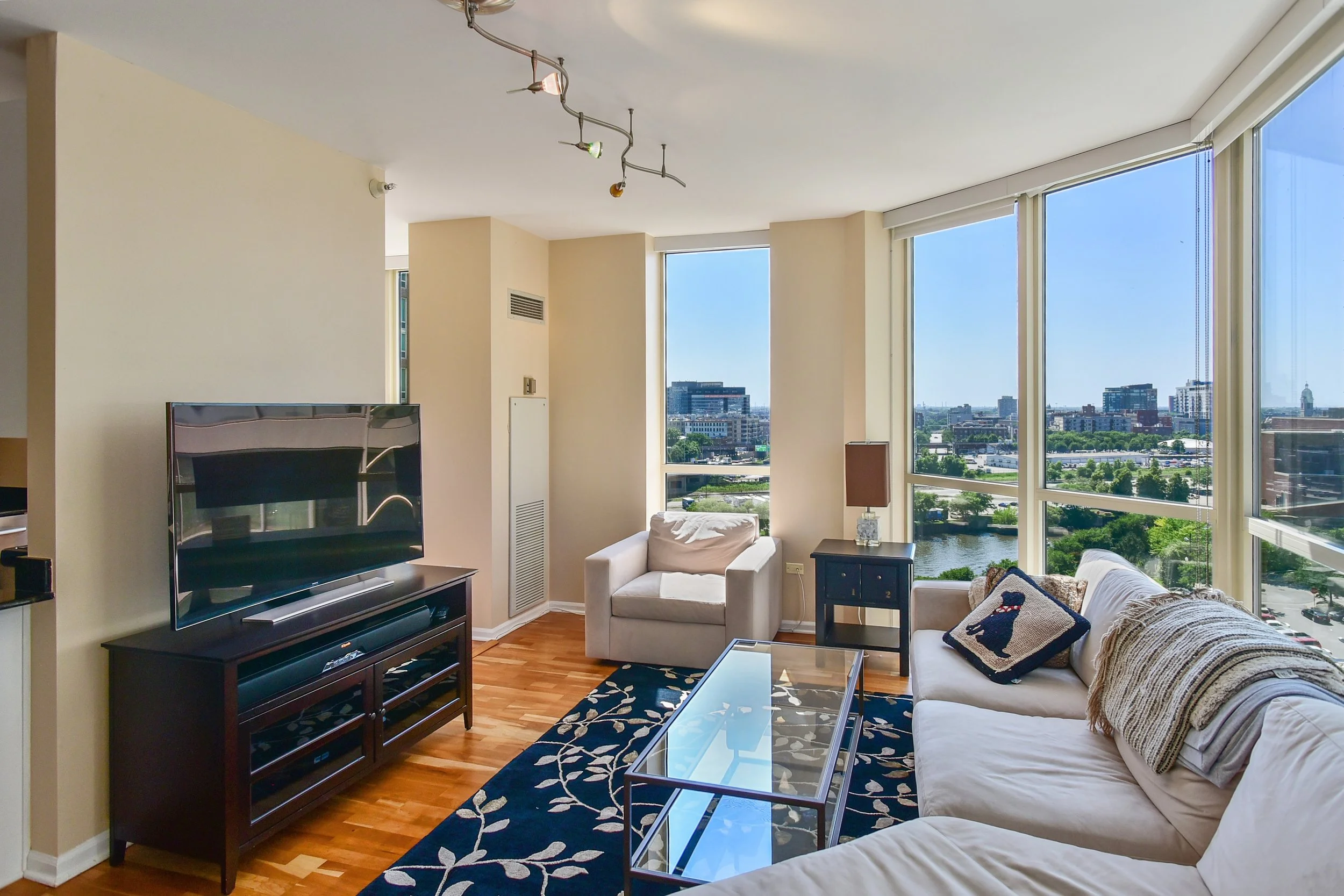 03_645NKingsbury_Unit1101_1_LivingRoom_HiRes.jpg