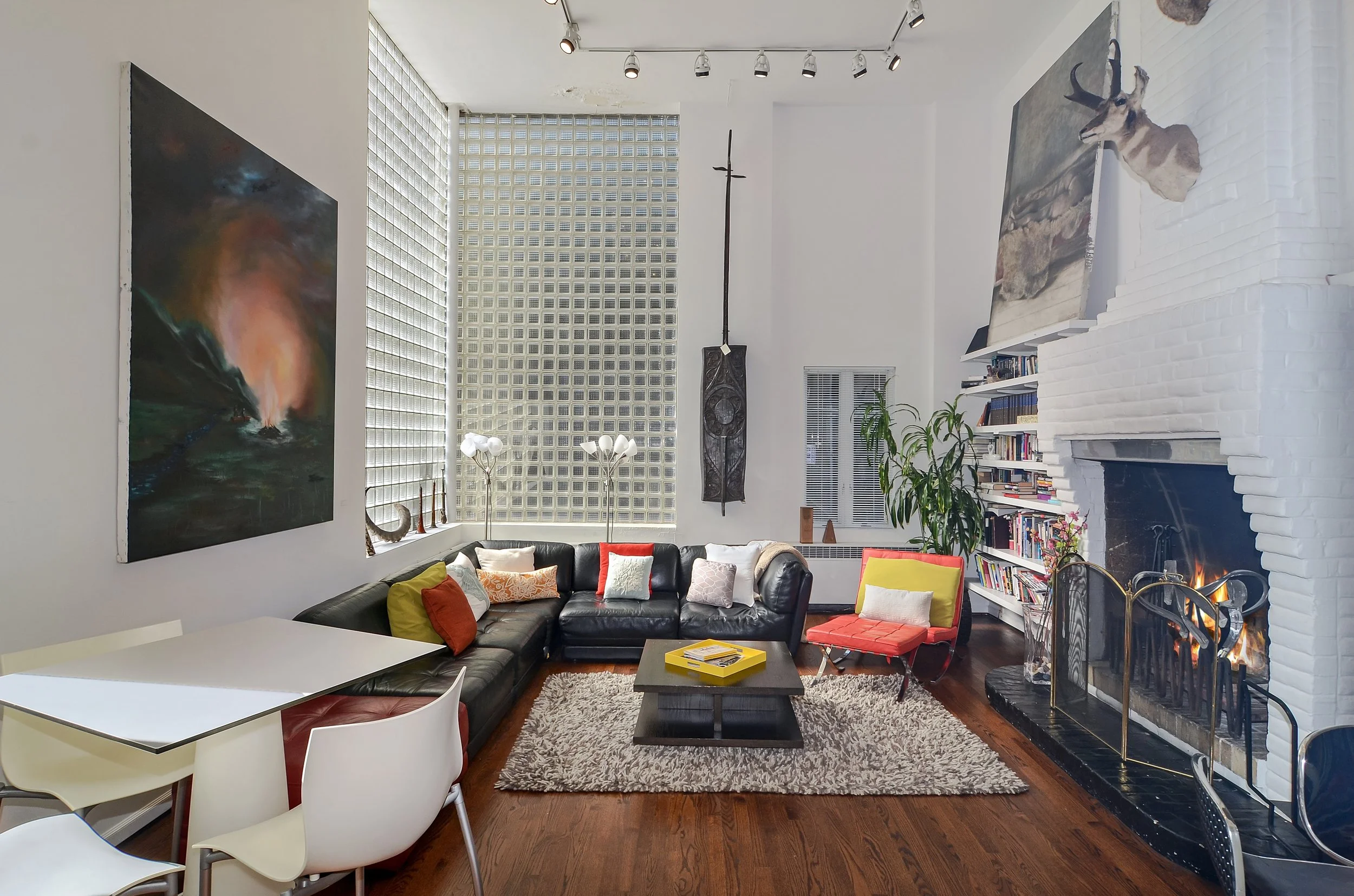 4_1328StateParkway_3_FamilyRoom_HiRes.jpg