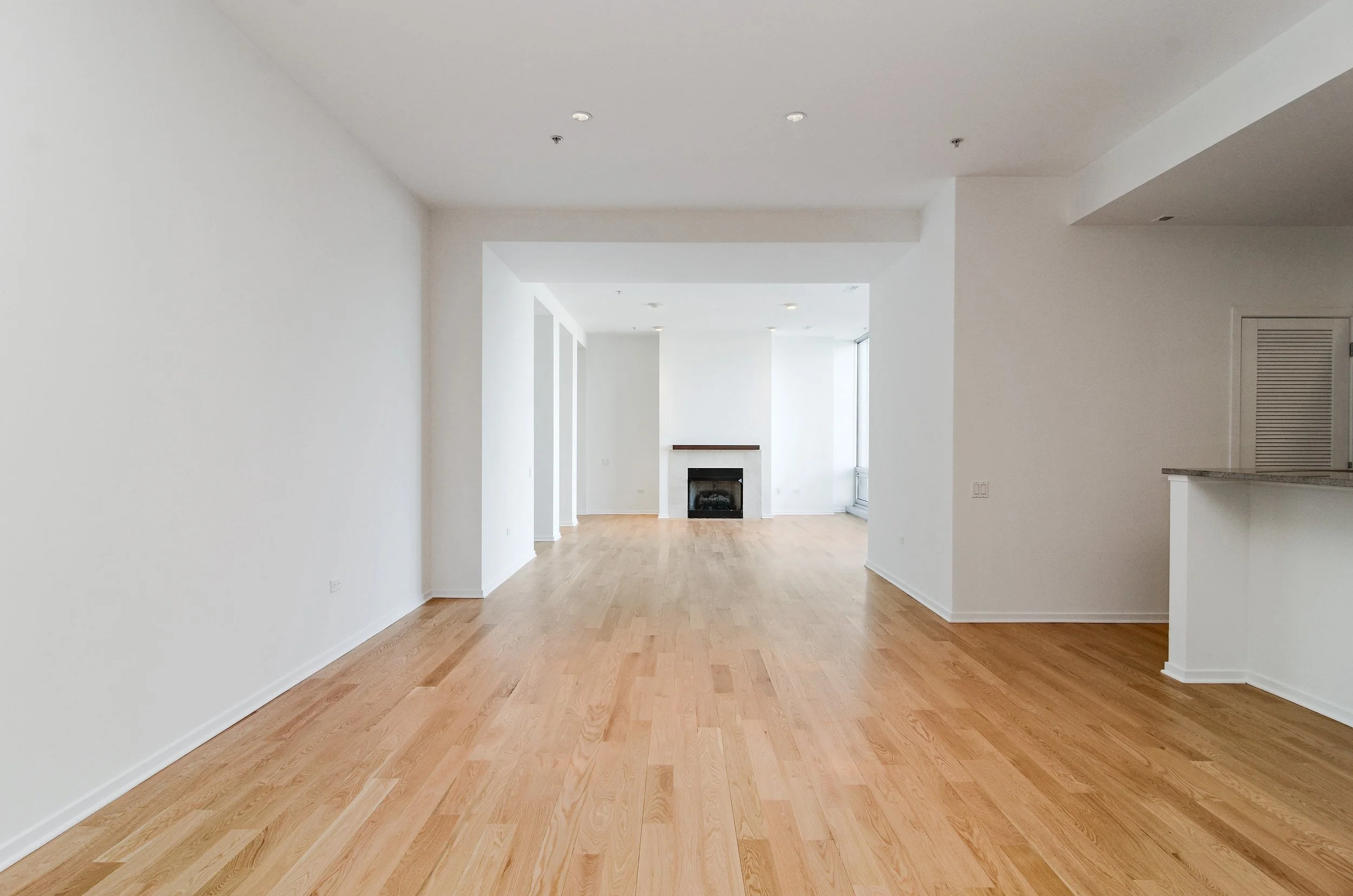 05_500WSuperior_612_2_DiningRoom_HiRes.jpg