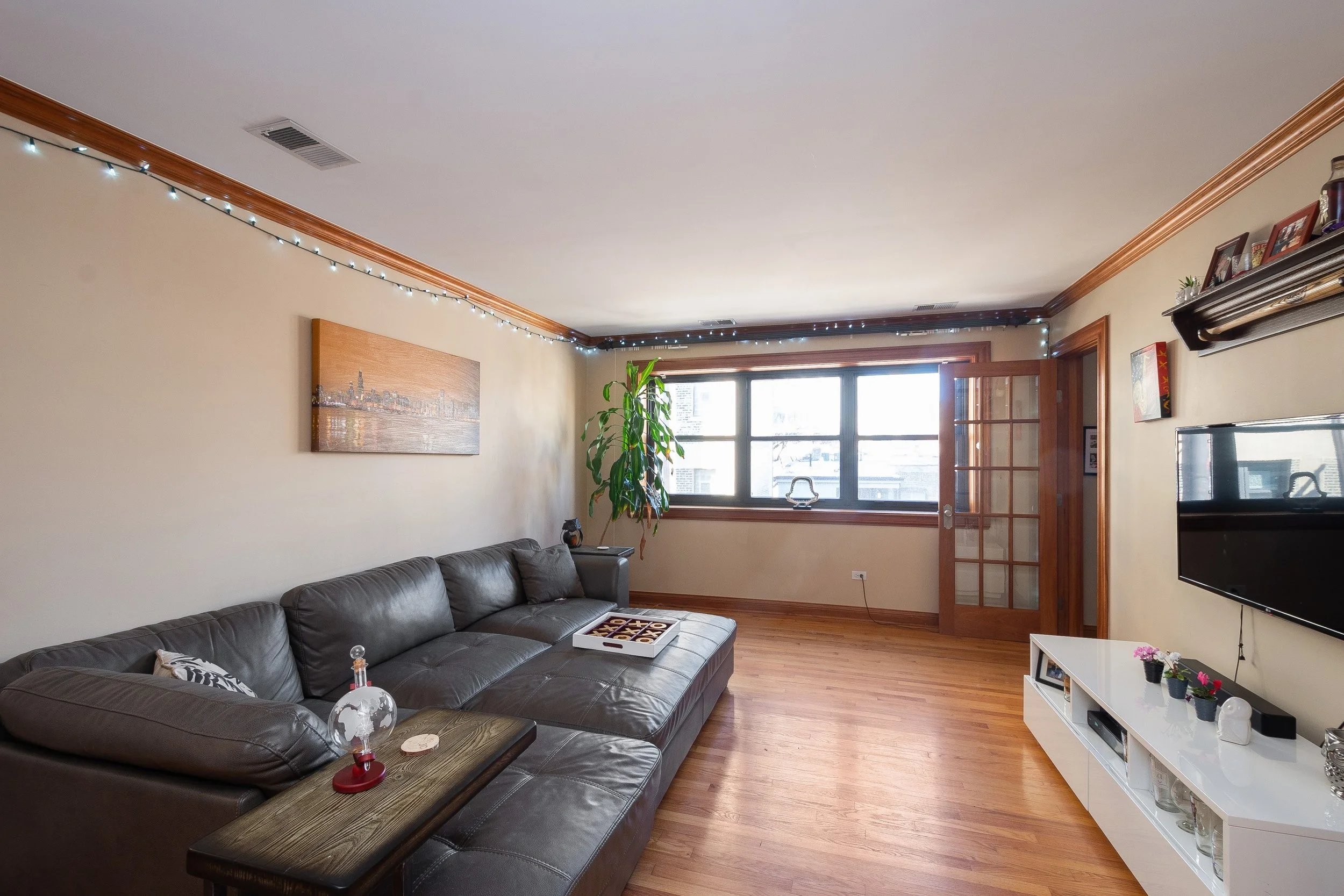 03_512WBarry_412_10001_LivingRoom_HiRes.jpg