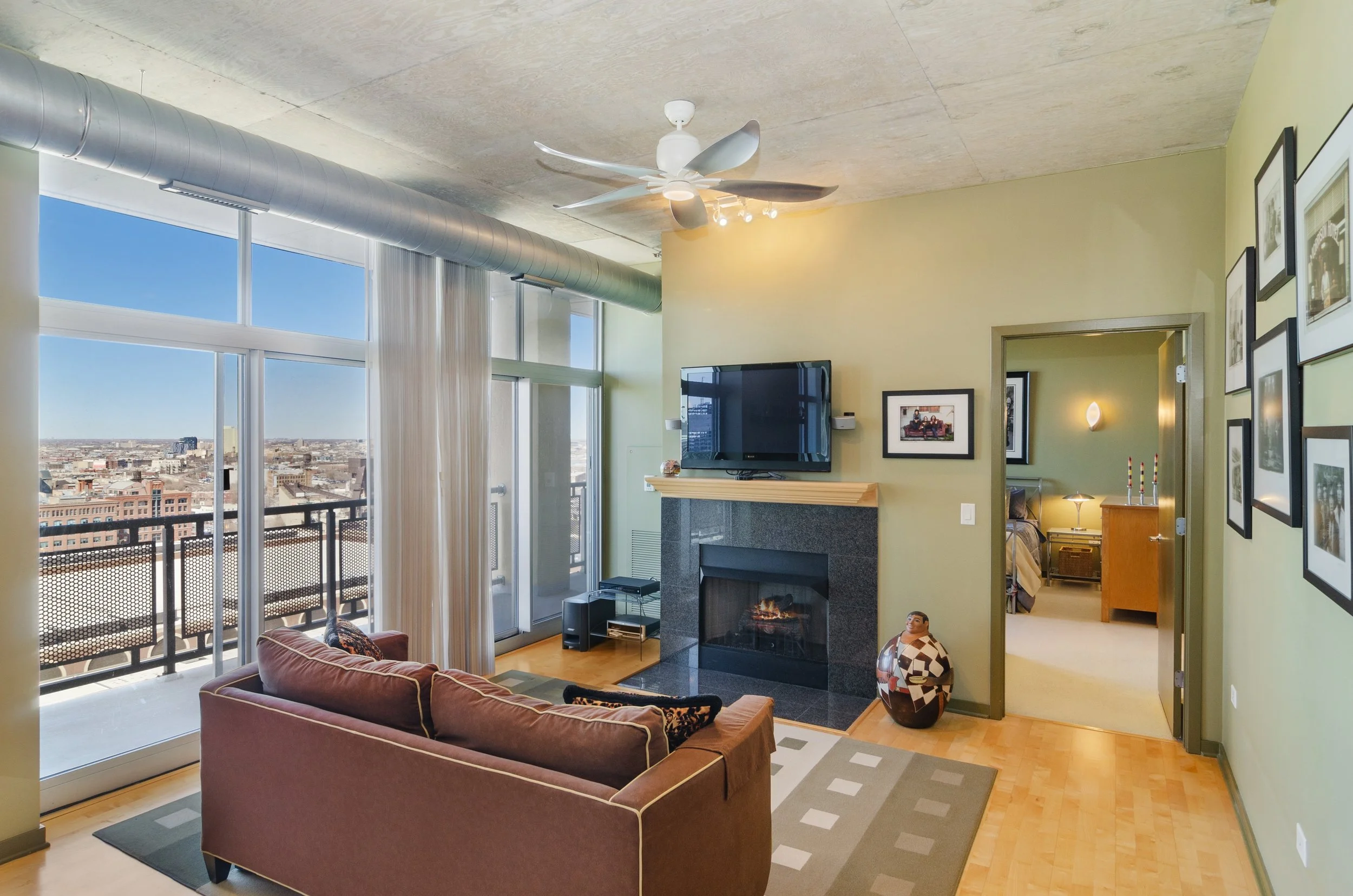1_700Larrabee_1515_1_LivingRoom_HiRes.jpg