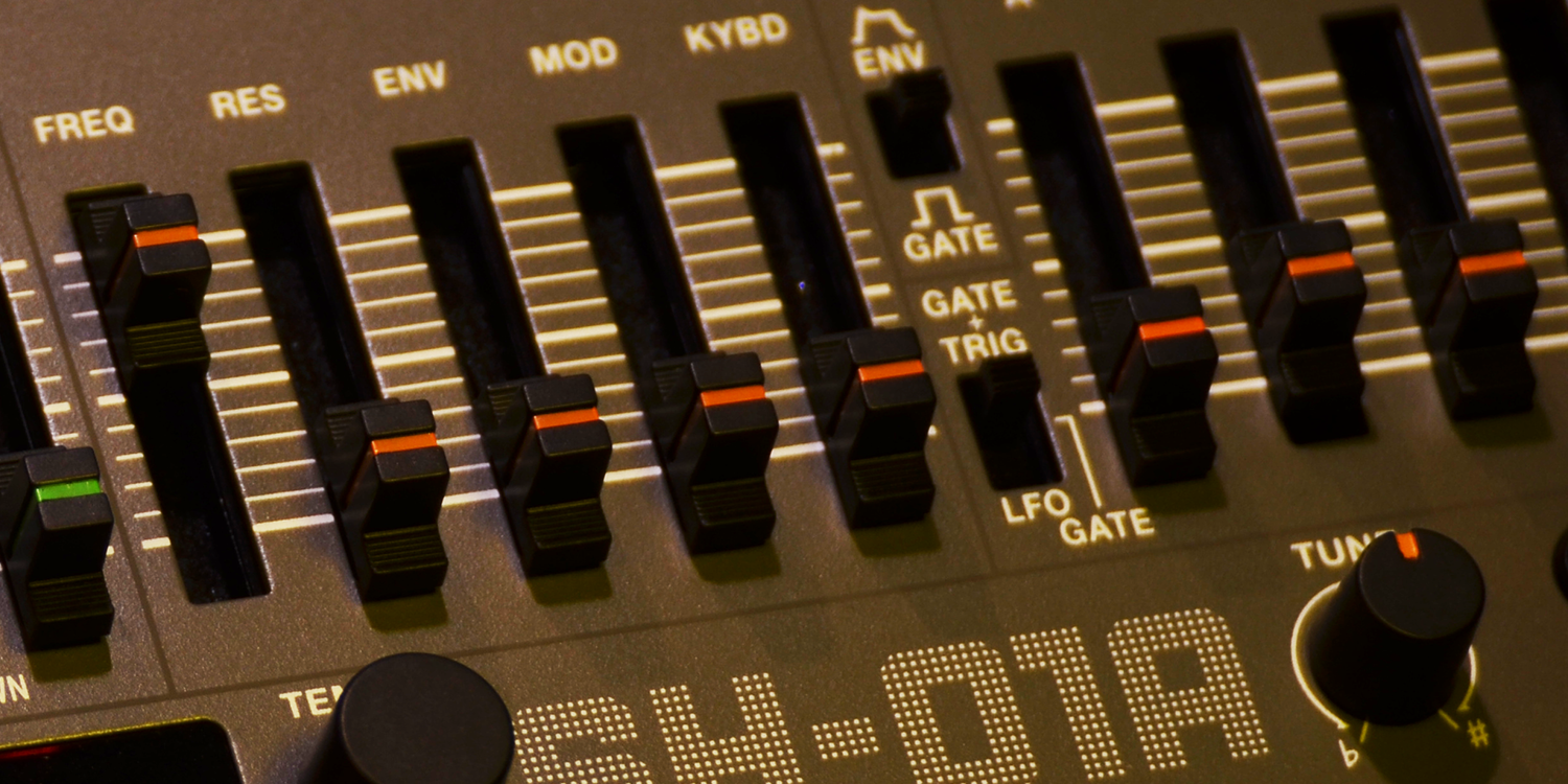 Roland SH-01A/OS 1.06 Sync Slave - MIDI Clock > Audio Out Jitter - 65 samples (1.35ms) > Start Latency - 215 samples (4.48ms) Sync Slave - 4PPQ Voltage Clock > Audio Out Jitter - 53 samples (1.10ms) > Start Latency - 159 samples (3.32ms) Source Event - MIDI Note > MIDI Note RX to Audio Out Jitter - TBC > Note On Latency - TBC