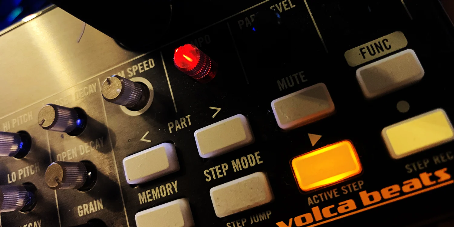 Korg Volca Beats Sync Master > Audio Out Jitter - 24 samples (0.50ms) Sync Slave - MIDI Clock > Audio Out Jitter - 6 samples (0.12ms) > Start Latency - 50 samples (1.04ms)