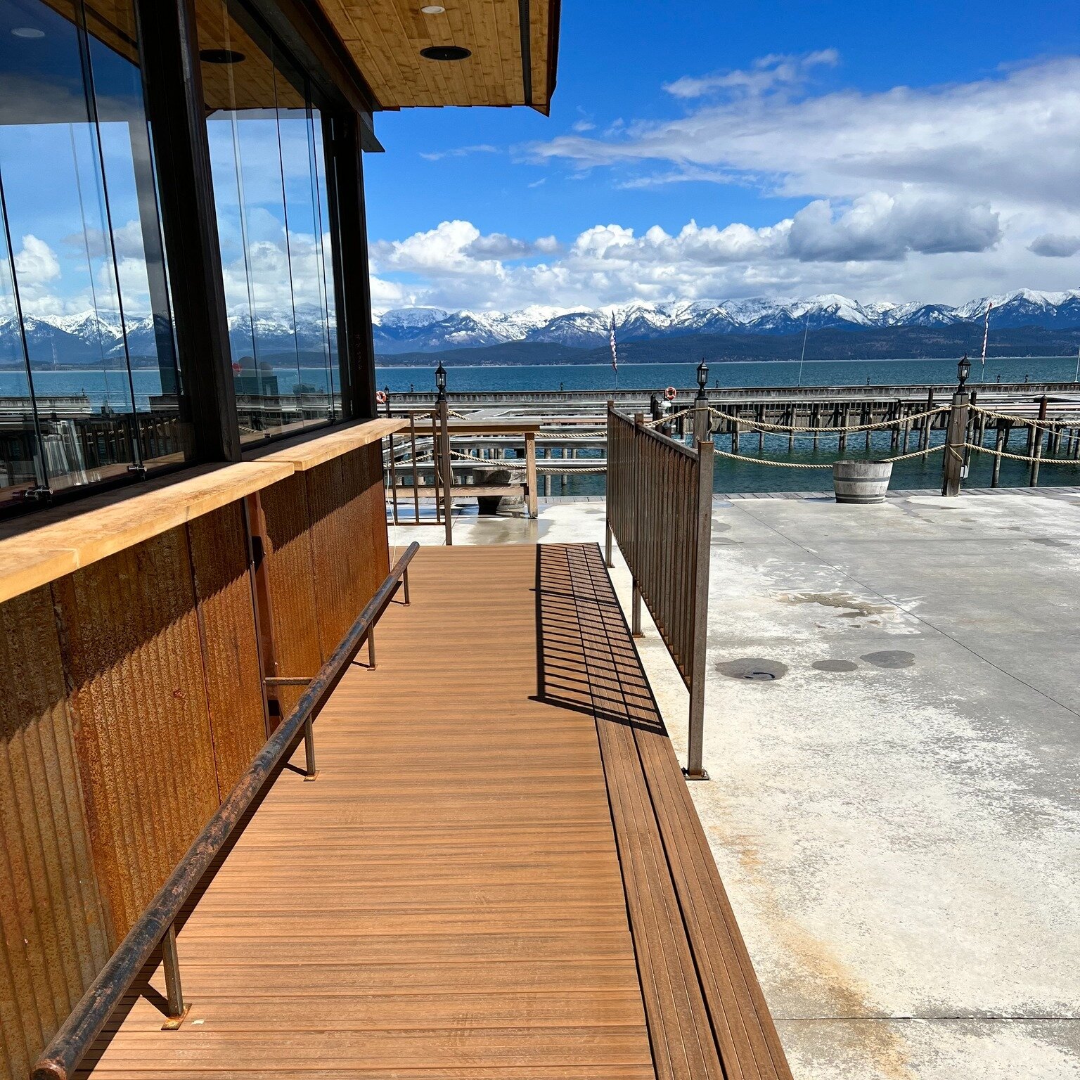 Sylvanix Skyline Series is perfect for high-traffic areas! 

The dual-side boards with 2 distinct finishes allow for enhanced slip resistance and durability. 

#commercialdecking #skylineseries #outdoorspaces #slipresistant #teak #traditional #archit