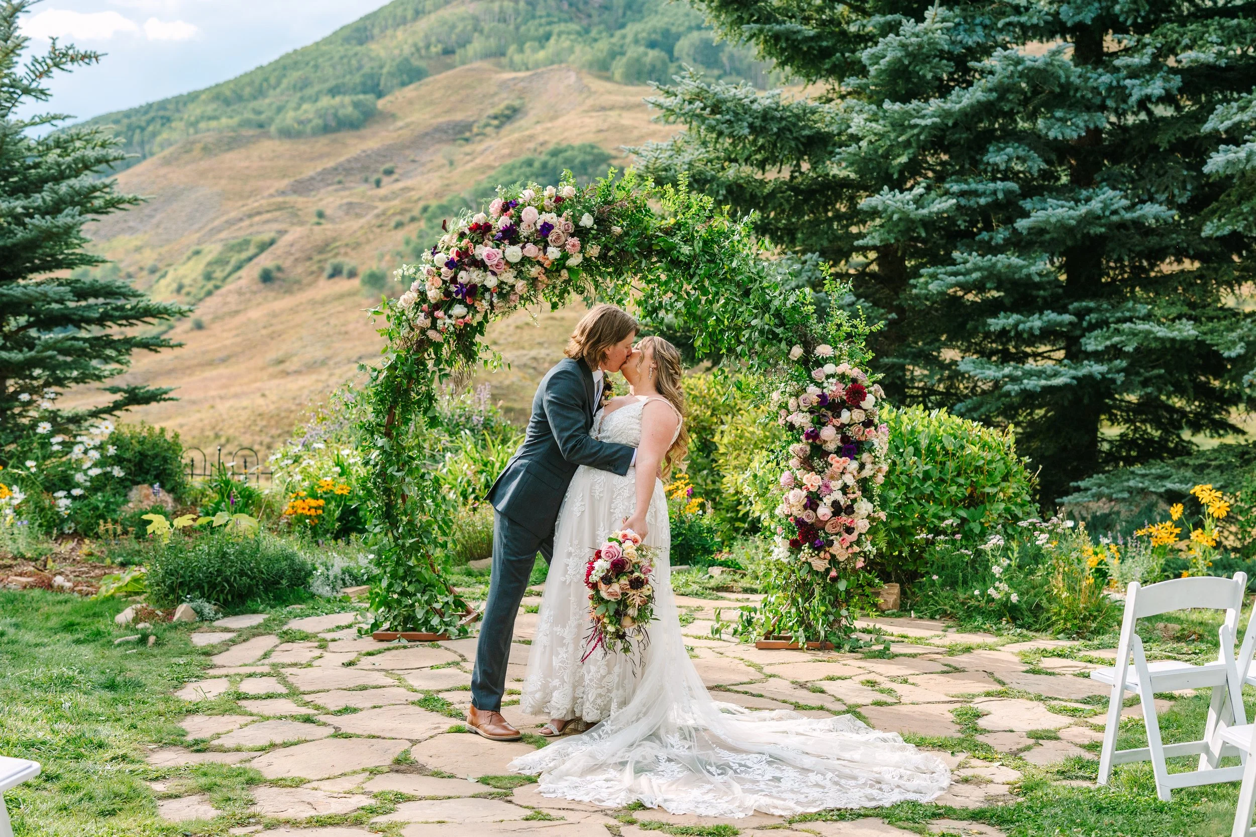 Shelby+AndrewWedding-MountainGarden-636.jpg