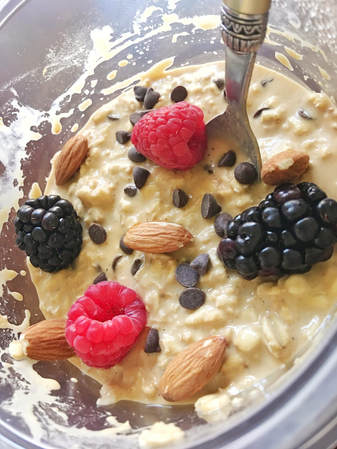 Daysha's High Protein Peanut Butter Chocolate Chip Overnight Oats