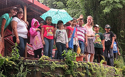 School+field+trip+with+the+primary+school+students+of+Balgue.jpg