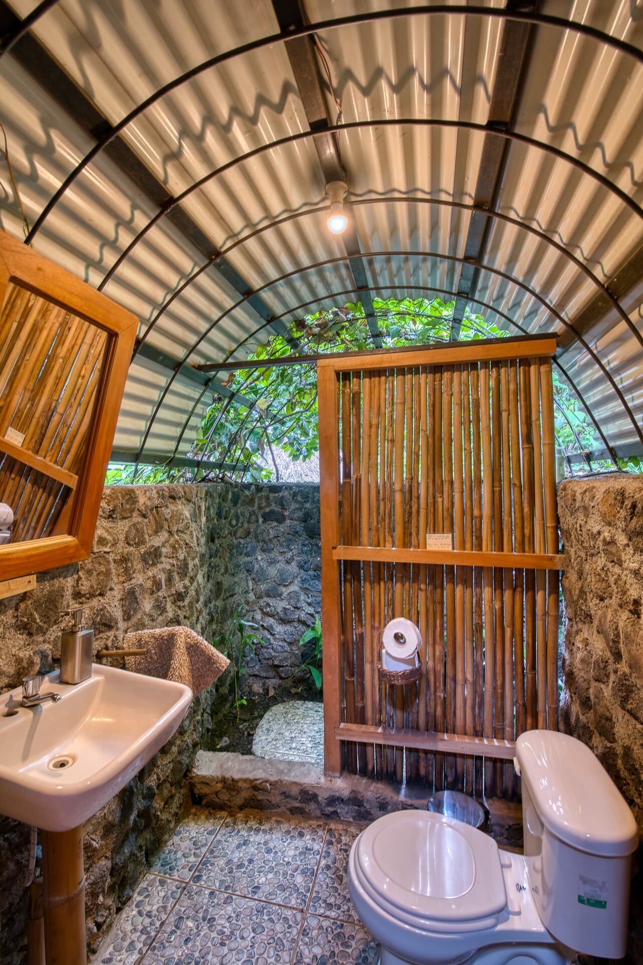 Homestead House bathroom faciliries Selvista Guesthouses .jpg