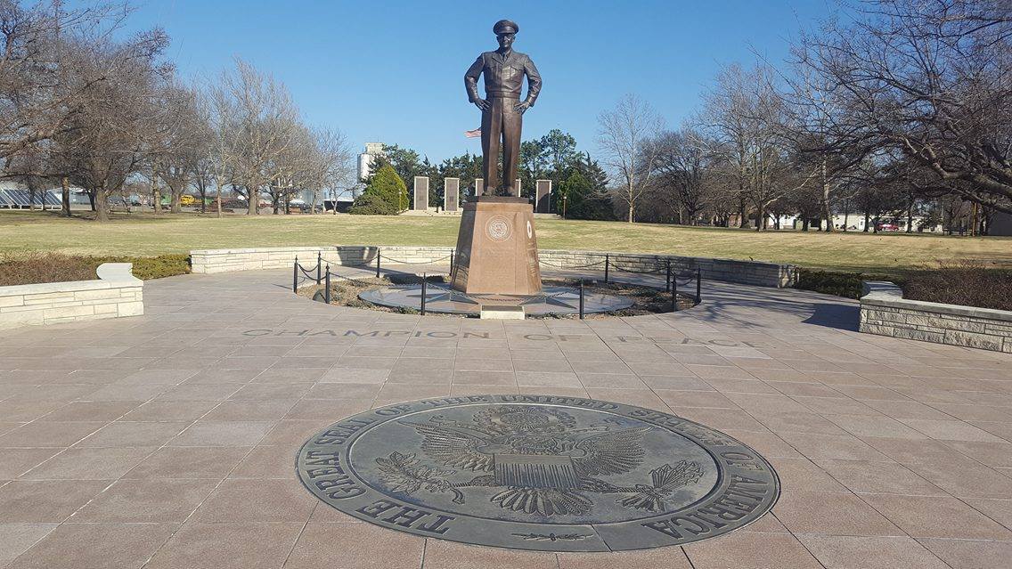 Ike-Statue.jpg