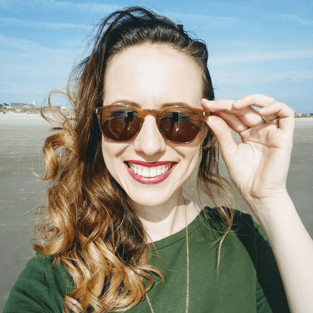 Elizabeth-Brunette.png