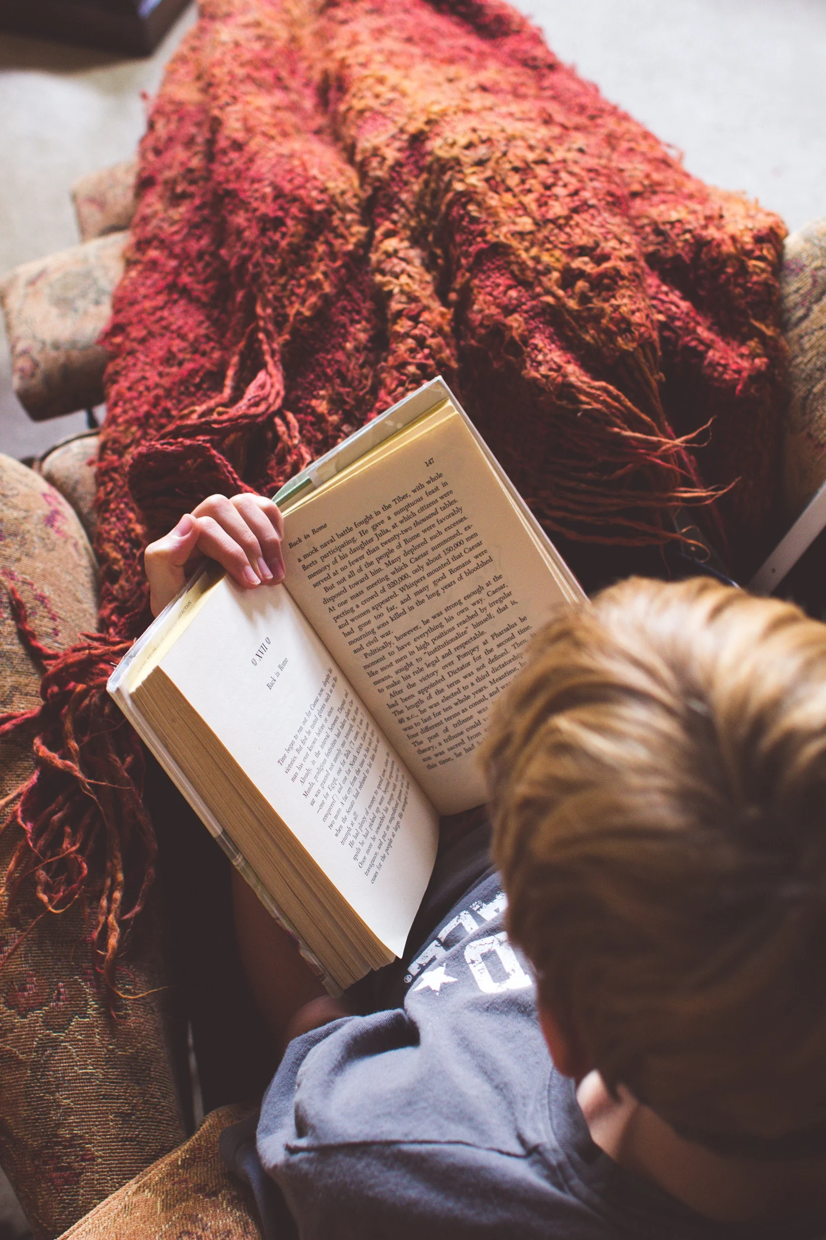 blanket-book-boy-79697.jpg
