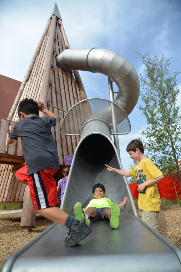   AL3.42500 – Middle Pyramid Tower with Tunnel Slide  