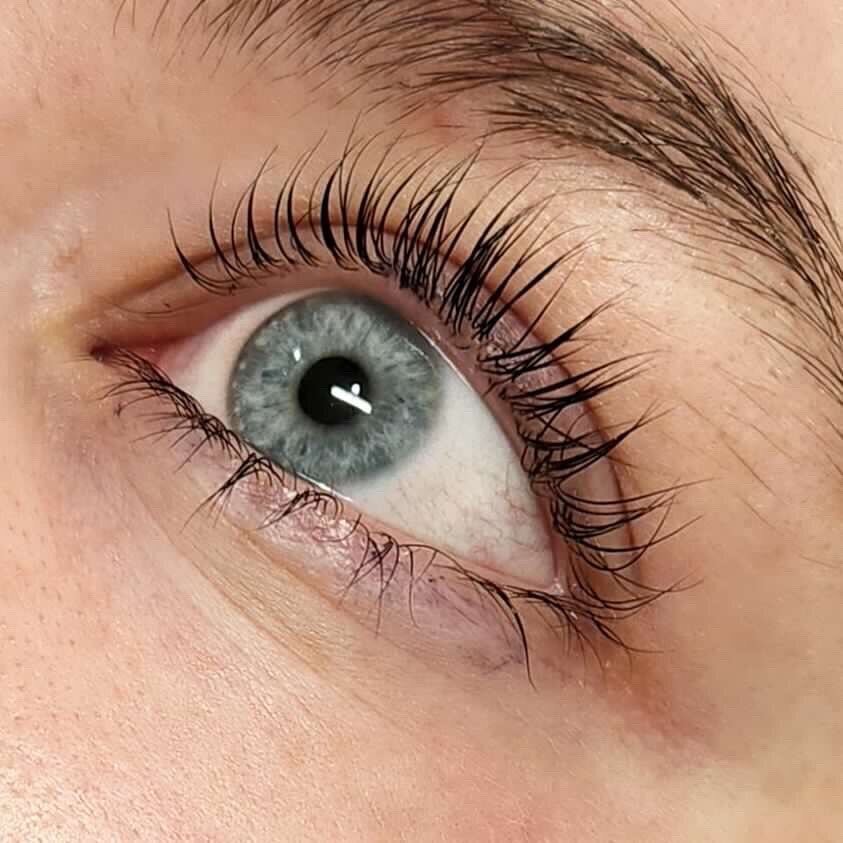 If you've never had a Lash Lift + Tint before + all the pampering that comes with it, this is your sign to book yourself in today 🌻  Because you do deserve to be spoilt! 💕
⠀⠀⠀⠀⠀⠀⠀⠀⠀
While you&rsquo;re there, upgrade to a Lash Botox treatment to Hyd