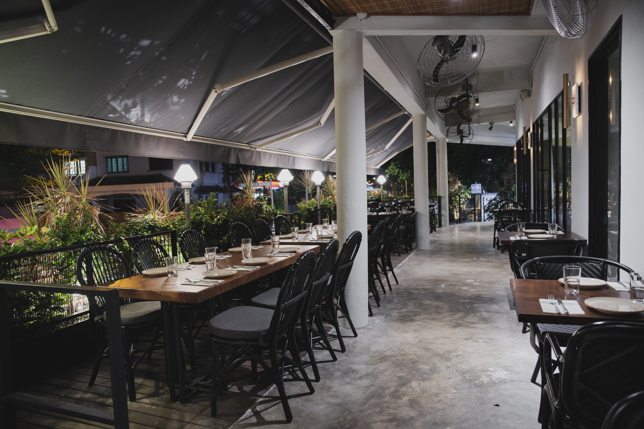  Al fresco dining at LINO Binjai. 