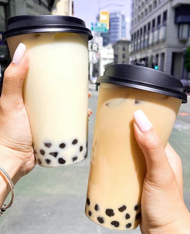 Simple deliciousness. Stroll on by Black Sugar for your favorite milk teas made with Straus organic dairy and organic loose leaf teas! We&rsquo;ve got Oolong, Jasmine Green, and Black Milk Tea&mdash; which is your favorite?
.
📍: 320 O&rsquo;Farrell 