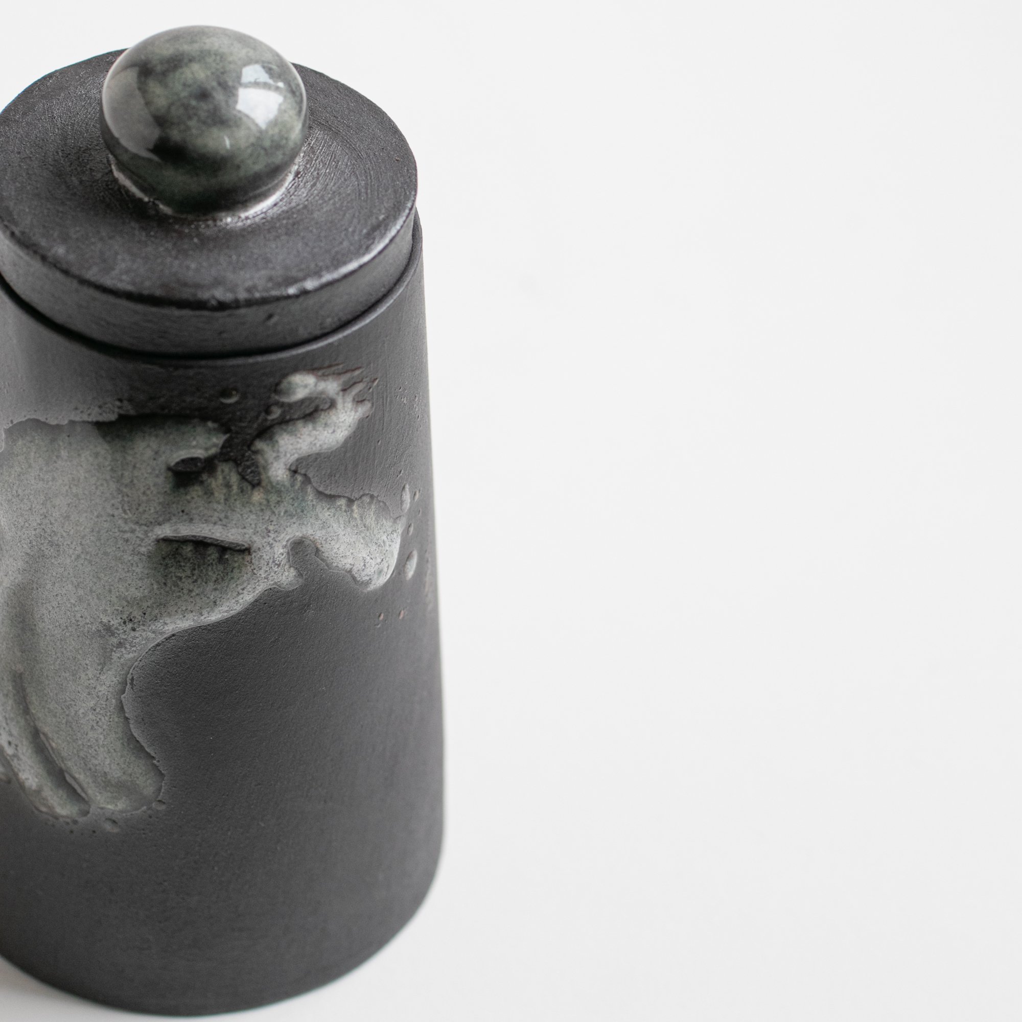 lidded vessel bobble 1 sq 144.jpg