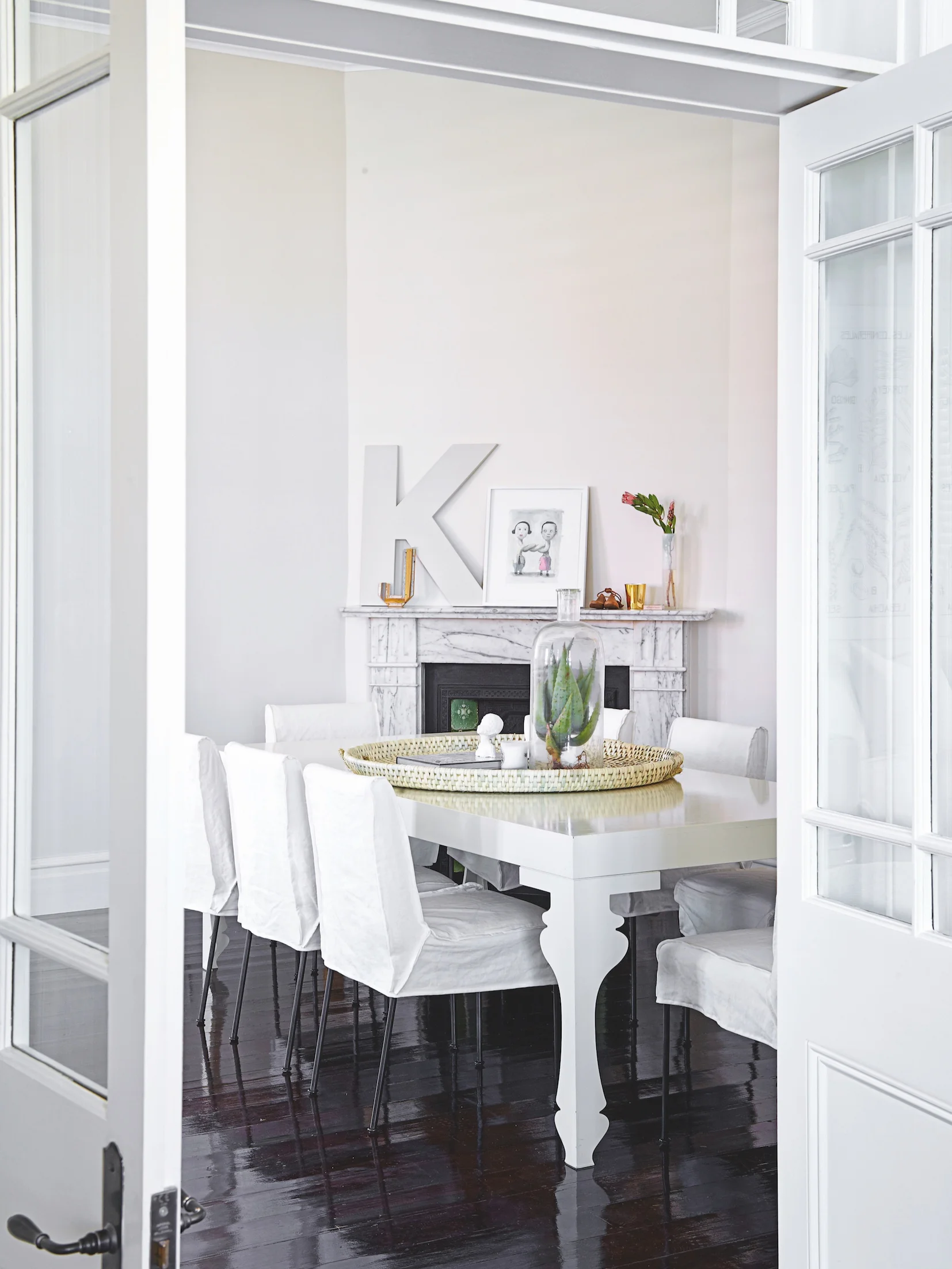 Architecture and interior finishes Minky Lidchi in collaboration with Julia Twigg, interiors Karin Lategan of Formist. Photographs Greg Cox, styling Jeanne Botes.