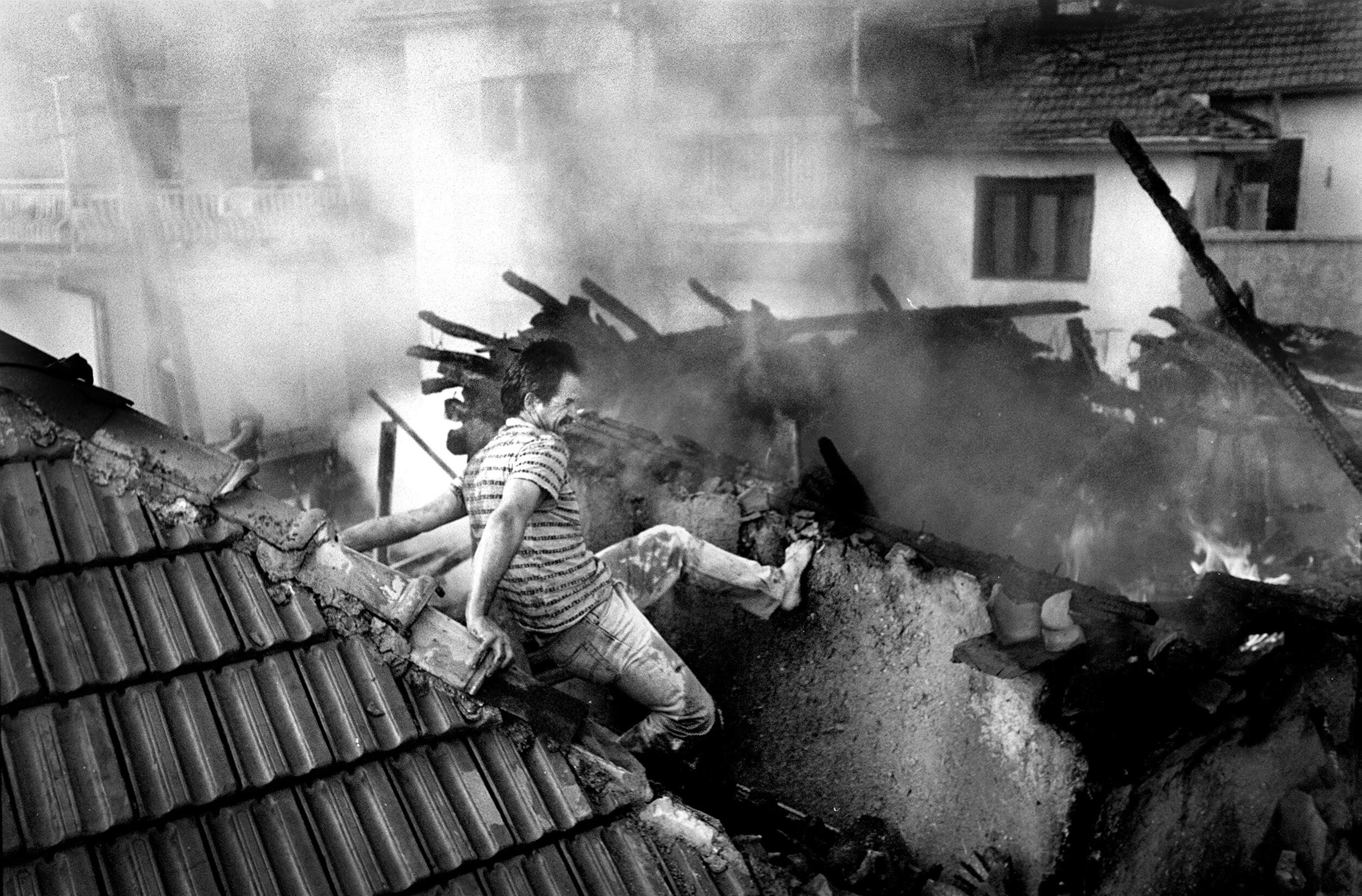 kosova 3 fire pil b_w p.jpg