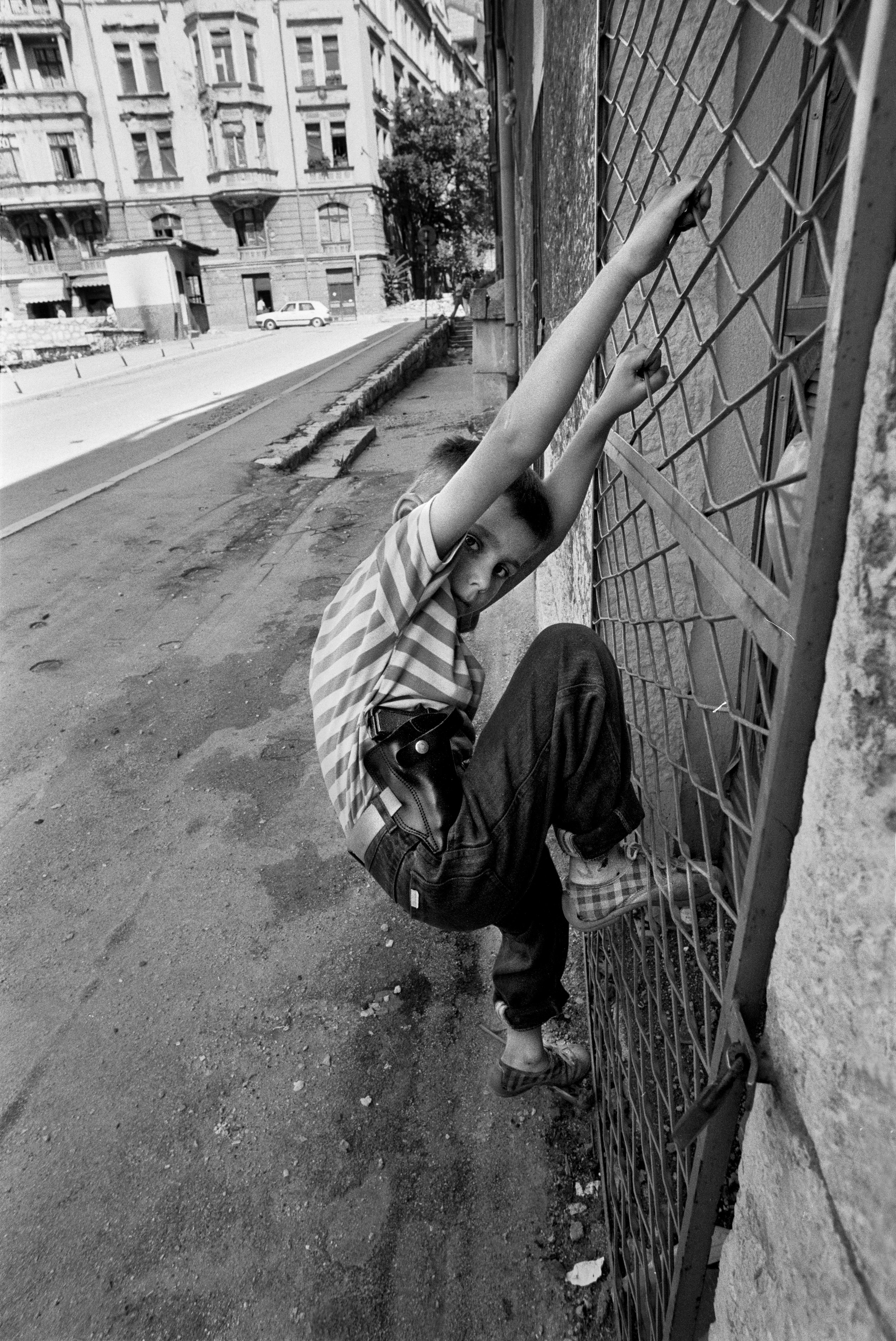 Boy with toy gun Sarajevo (3).jpg