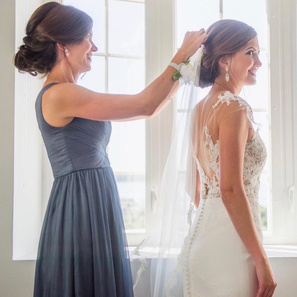 Those final moments of primping finishing touches right before you head down the aisle. 🤍

We firmly believe in making sure our brides look and feel their absolute best on their big day! 
.
.
.

#classicstyle  #longislandwedding #timeless #elegance 