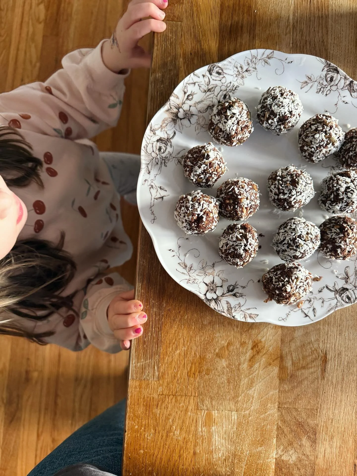 want your kids to eat healthier snacks? get them in the kitchen! I find mine are much more inclined to eat things they&rsquo;ve helped me prepare.