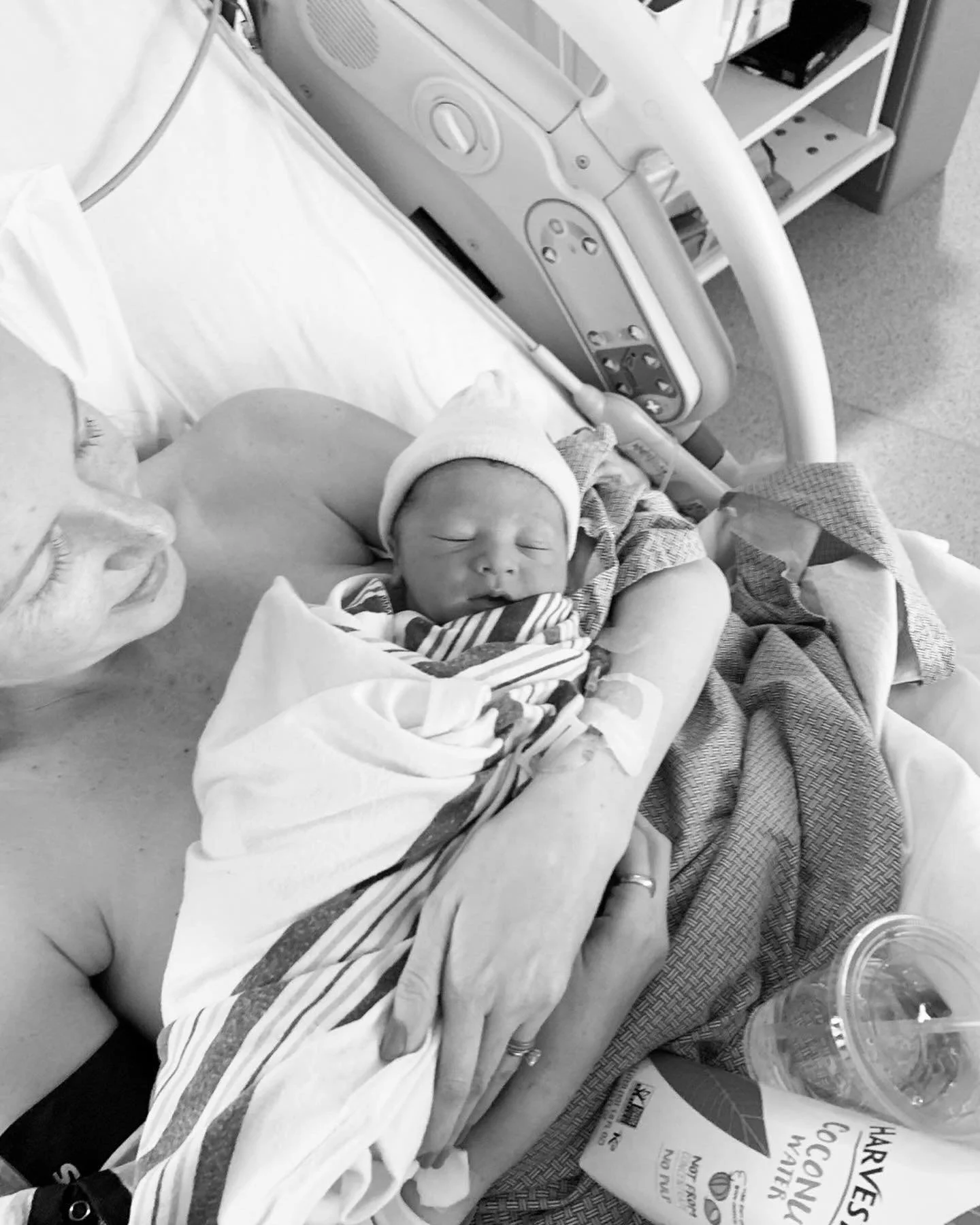 How do you explain a love like this? 🥹

new mom, motherhood, mama, first baby, meeting baby, brand new baby, newborn