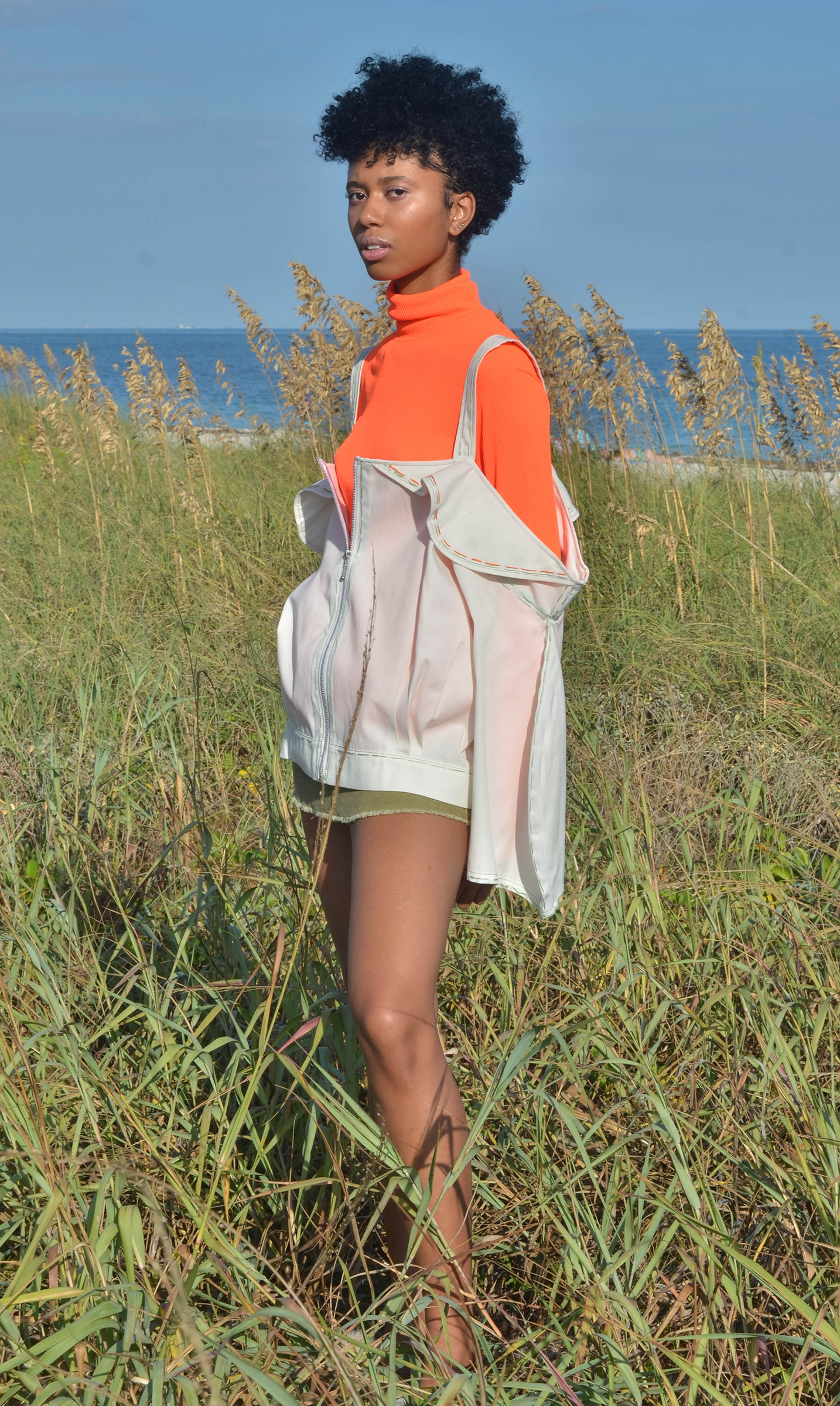 When you find the perfect jacket that doesn’t cover up the entire look. Nour Sassine perfectly executed her Off The Shoulder Jacket to enhance outfits.