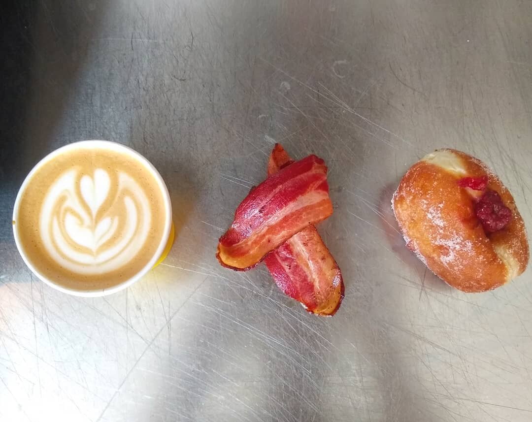 Weekend maths: @darkartscoffee x @osheasbutchers bacon = @stjohnsbakery doughnut.

Doesn't make sense but is very tasty

We're now open all weekend 9 til 2!!