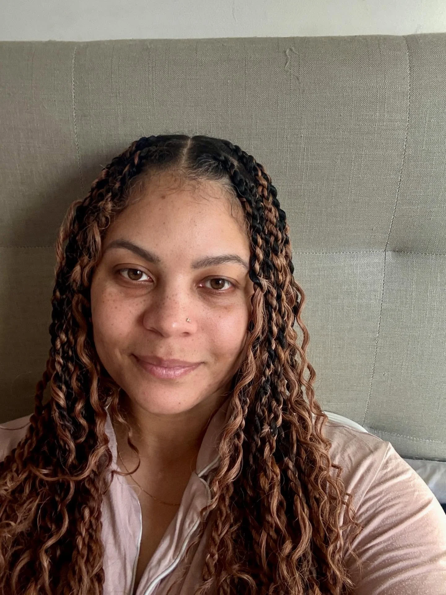 Today we turn 40 @anandajoon 🧜🏾&zwj;♀️🧜🏾&zwj;♀️ 
I love you twinny 🫶🏽
🌟
In this phase of life I working on embodying my gifts in more public ways&mdash;co-creating healing containers in community rituals and on the mat.
🌟
For me, public pract