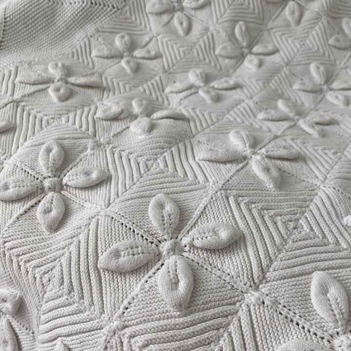 Oh, this vintage white coverlet is such a beautiful piece! It's really densely worked, so is incredibly heavy (6 pounds!) I'm always in awe of the incredible quality in so many of these handmade pieces... imagine how much time it must have taken to m