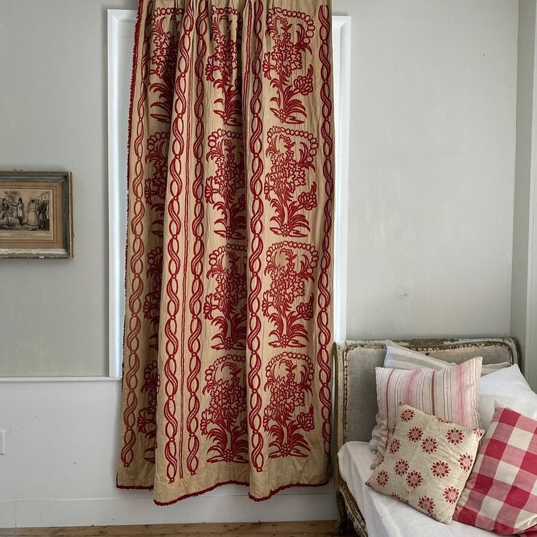 This pair of vintage 1940s embroidered curtains would be perfect in an eclectic vintage interior!! These are stunning; the gorgeous, intricate damask pattern is machine-worked in vivid red thread, and each curtain panel has beautiful red fringe trim!