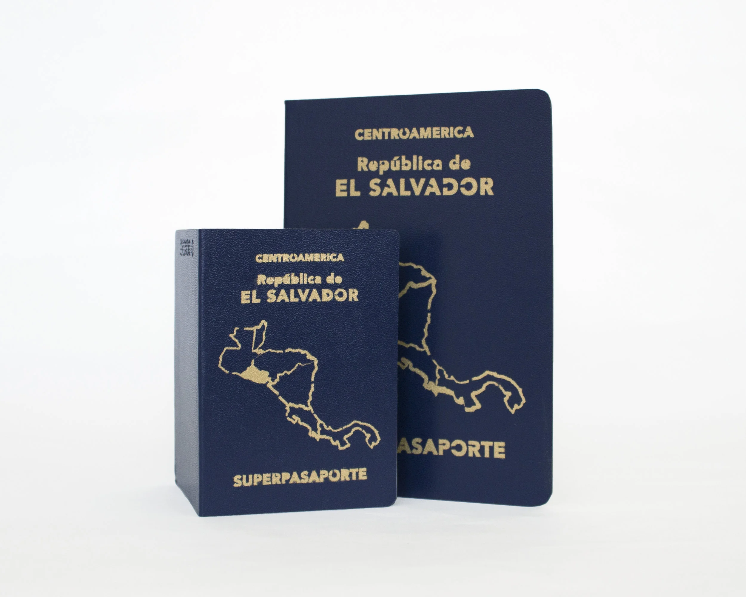 Front covers; Superpasaporte Small Positive 124 x 89 mm Superpasaporte Medium Positive 190 x 135 mm 
