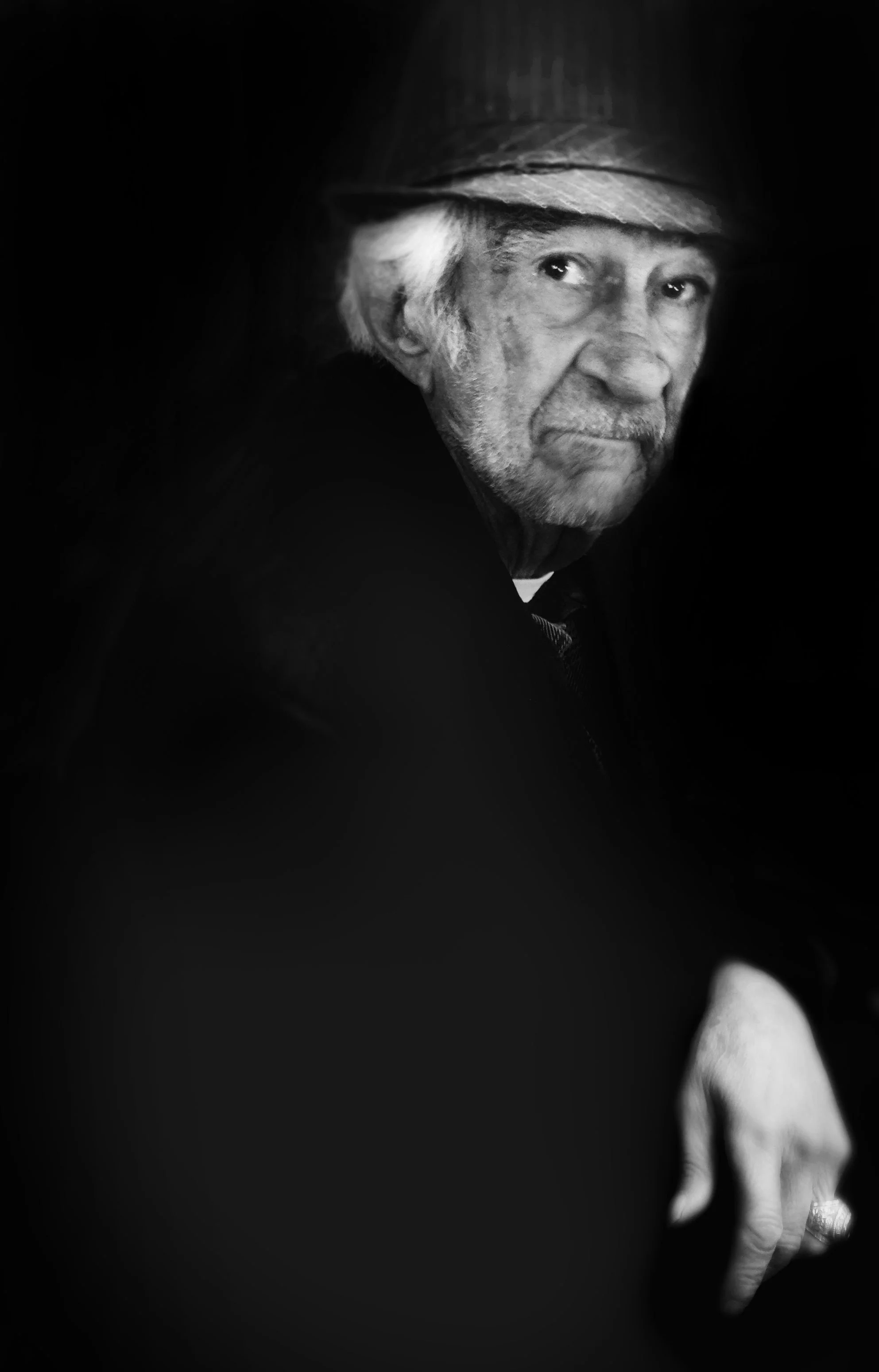 carlosmoraleswen1.jpg