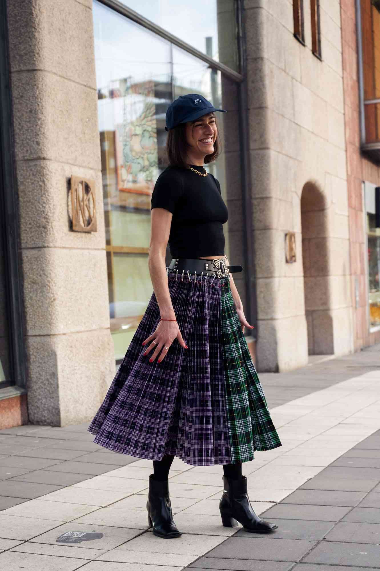 pleated-skirt-9-2000-8fbd9b17662d4a7f94b49339042484c3.jpg