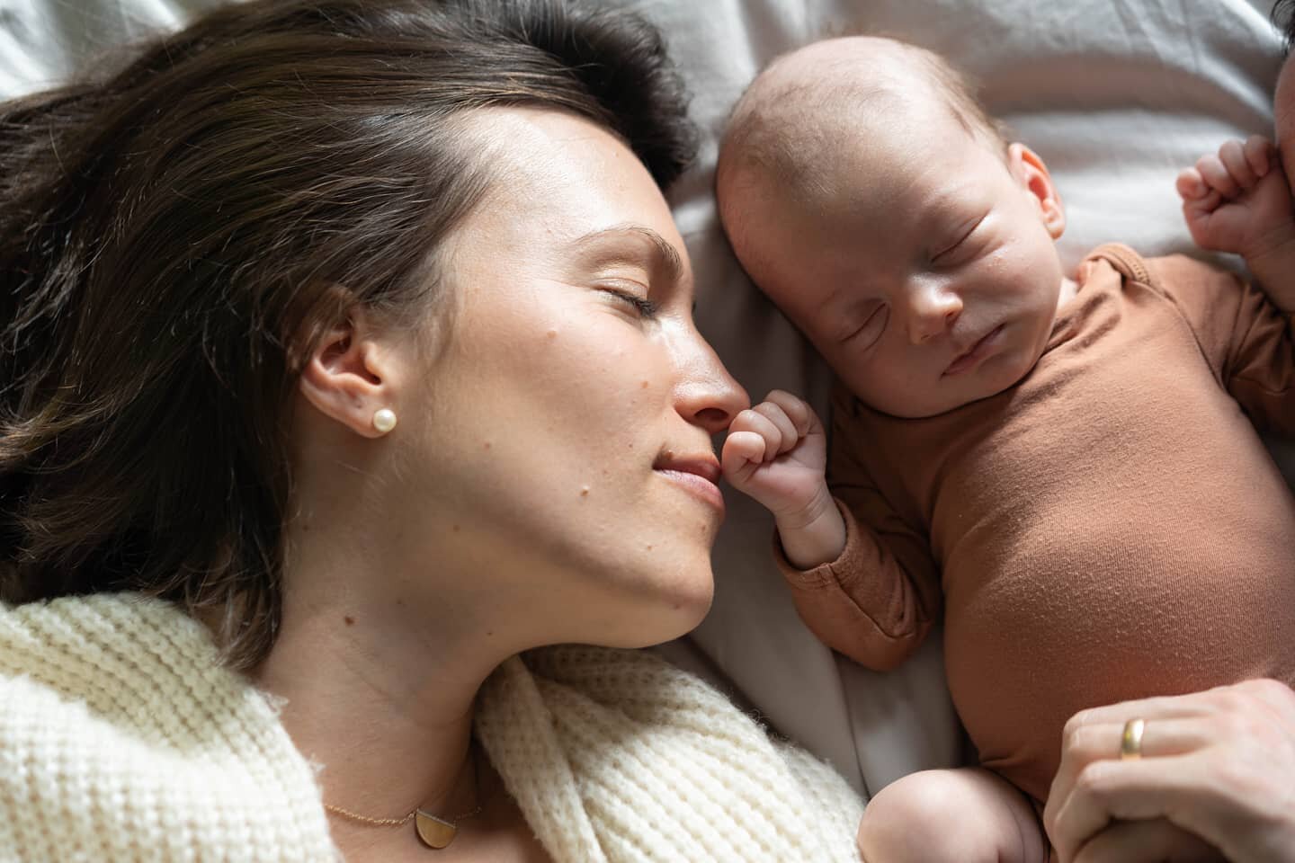 Sundays are best spent snuggling.

Check out Facebook for full sneak peak!
.
.
.
#newbornphotography #denvernewbornphotographer #denvernewbornphotography #documentyourdays #lightandairyphotography