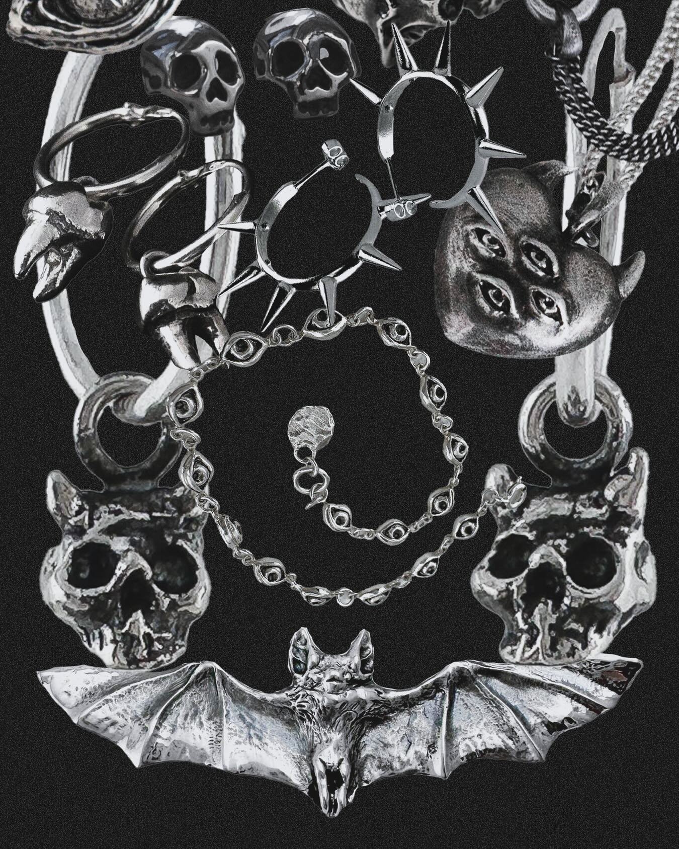 Black Daisies World 🕸️🕷️⛓️💀🖤 hand sculpted sterling silver jewelry by Montreal couple &amp; duo, Mimosa The Jewelry Witch &amp; The Spirit Guide

Photo collage by Mimosa ✂️💔: It&rsquo;s so refreshing to see them all together! I made this collage