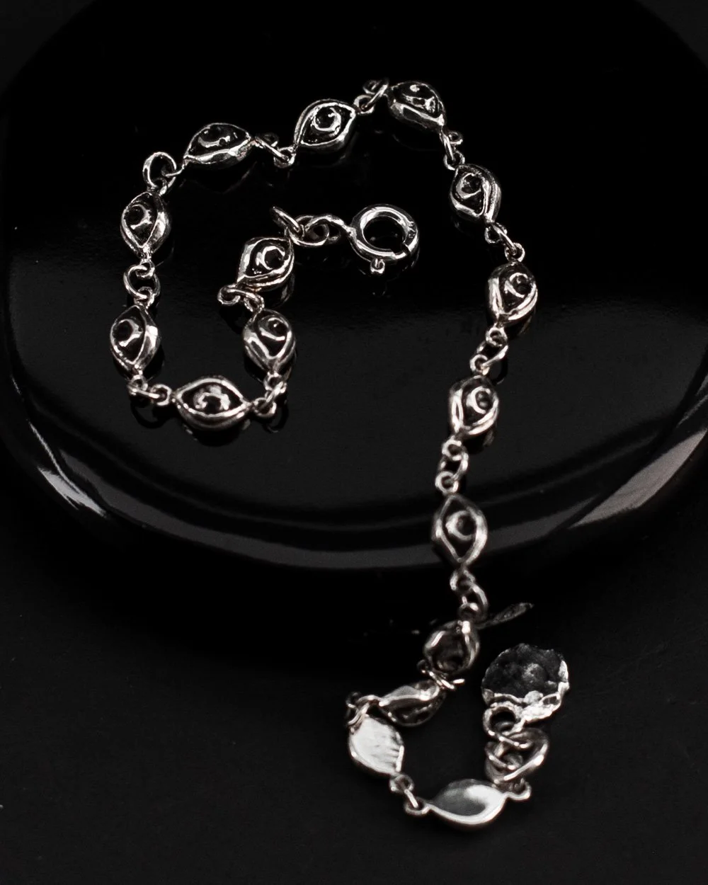eye-bracelet-1.jpg