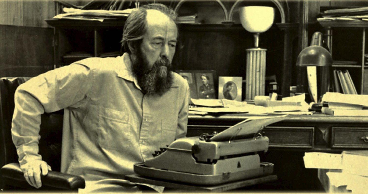 Aleksandr Solzhenitsyn Returns from Exile