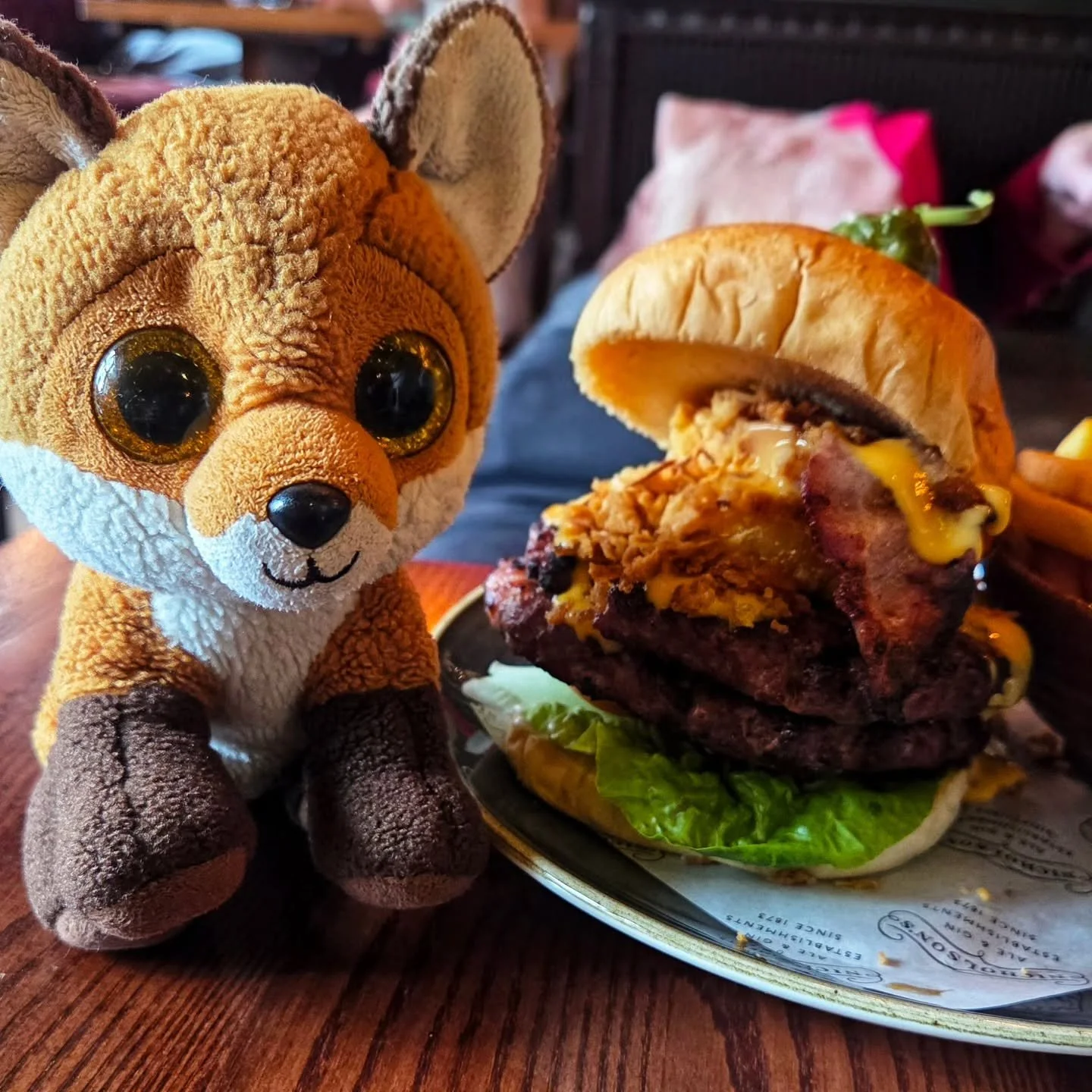 A burger at Deacon Broadies as tall as me! Deacon Broadie is the inspiration behind Jeckyl and Hyde!
#deaconbroadie #jeckyllandhyde #Scotland #burger #scottishhistory #history #edinburgh #visitscotland #plushfun #plushiegram #spiritofscotland #plush