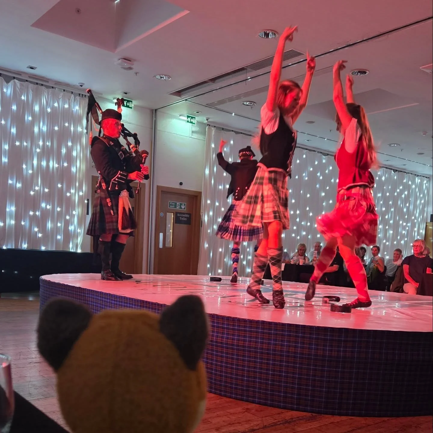 It was a very Scottish Night with the Spirit of Scotland show. And yep...I tried haggis.
#Scotland #bagpipes #scottishhistory #history #edinburgh #visitscotland #plushfun #plushiegram #spiritofscotland #plushiesofinstagram #holidaytravel #travelagen