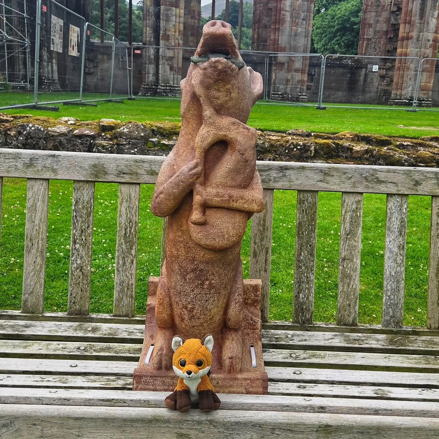 The stop at Melrose Abbey was so neat to see the famous bagpipe playing pig gargoyle! Because it's so high up they have a replica nearby!
#Scotland #boarders #scottishhistory #history #melroseabbey #ruins #robertthebruce #edinburgh #visitscotland #p