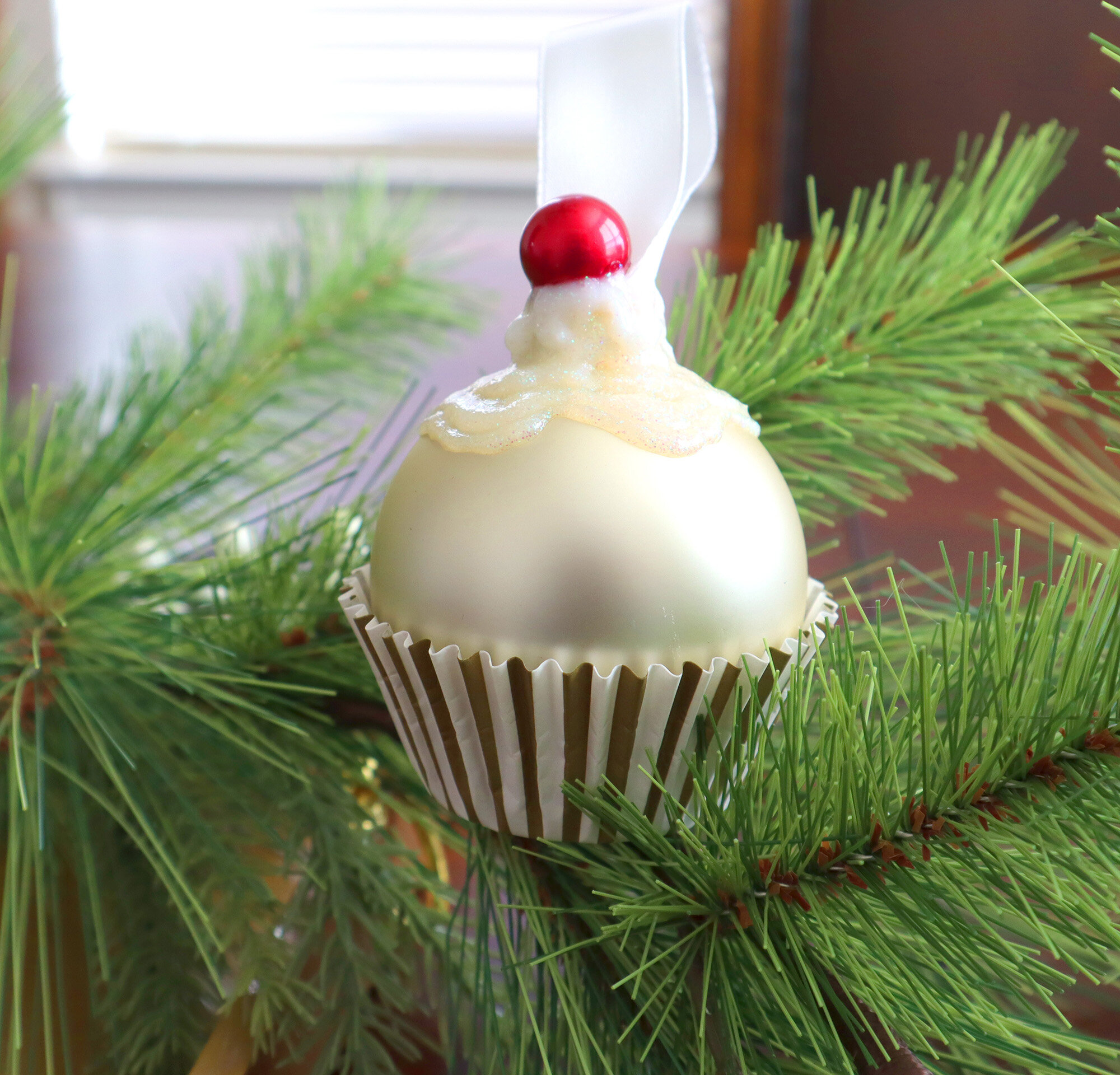 How to Make Fake Frosting for Ornaments