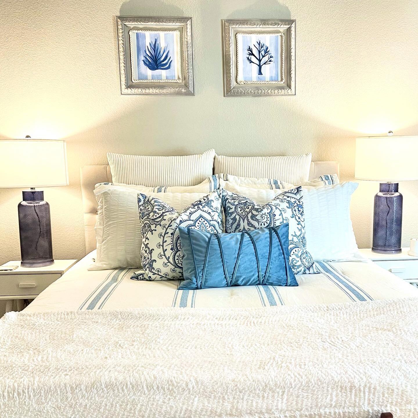 ☀️GET INSPIRED with this guest bedroom before and after! Decorate my Pottery Barn inspired guest room with me to see how I make DIY coastal home decor work, without being over the top beachy.
⁣⁣⁣⁣⁣⁣⁣⁣⁣⁣⁣⁣
⤴️ 𝐈 𝐝𝐨 𝐜𝐫𝐚𝐟𝐭𝐬 𝐚𝐧𝐝 𝐡𝐨𝐦𝐞 𝐝𝐞?